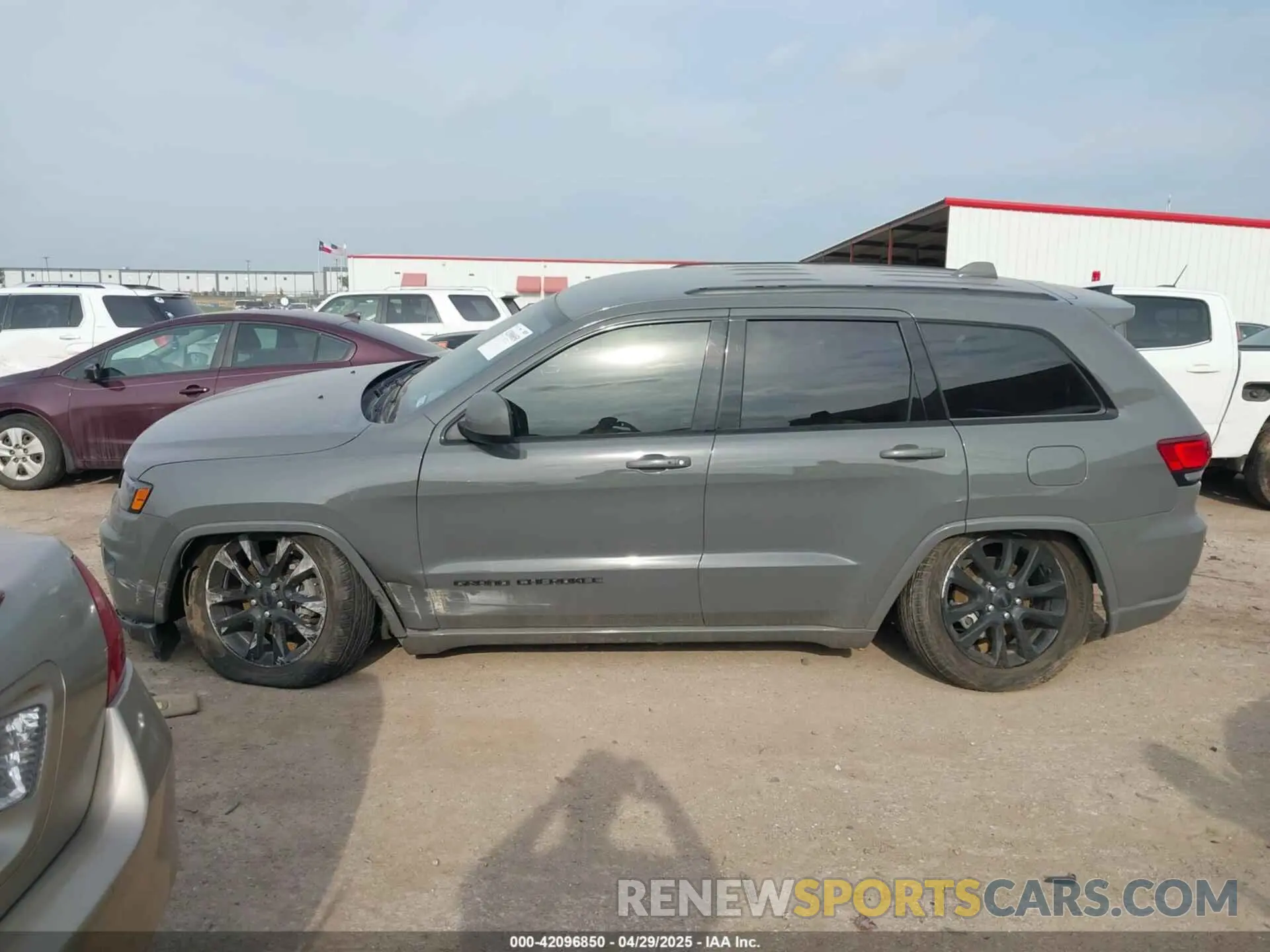14 Photograph of a damaged car 1C4RJEAG7KC662575 JEEP GRAND CHEROKEE 2019