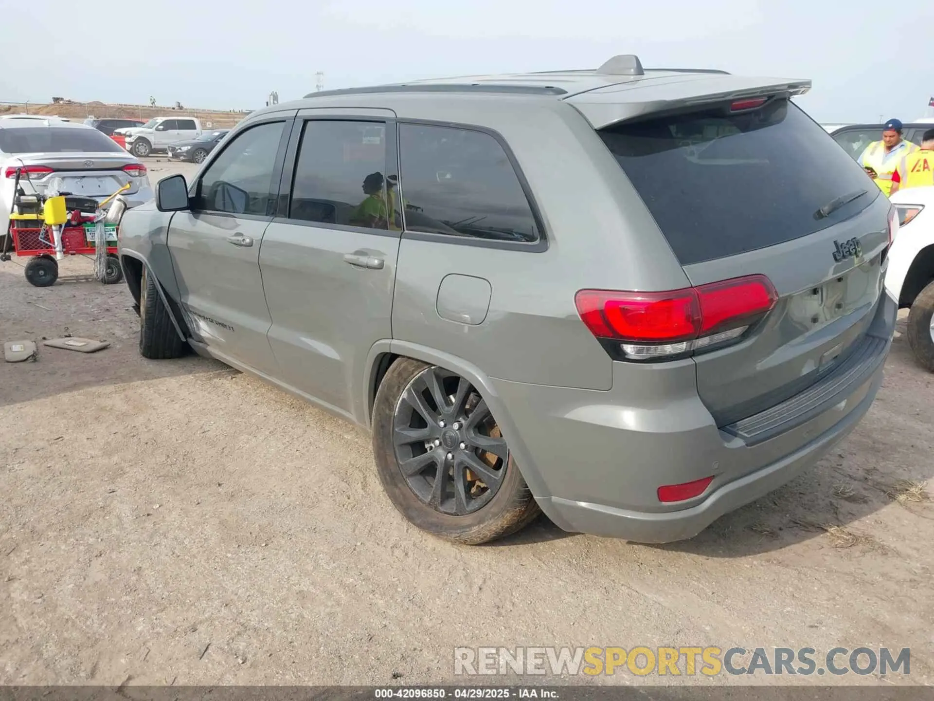 3 Photograph of a damaged car 1C4RJEAG7KC662575 JEEP GRAND CHEROKEE 2019