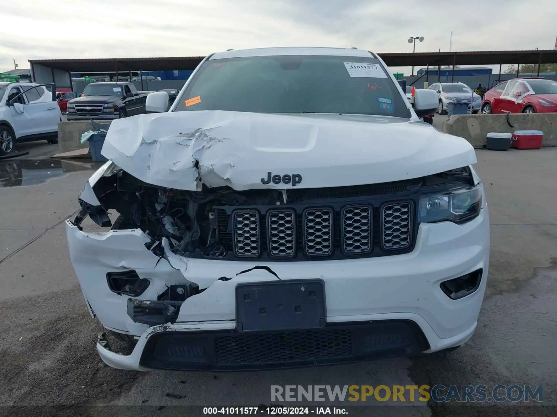 12 Photograph of a damaged car 1C4RJEAG7KC776544 JEEP GRAND CHEROKEE 2019