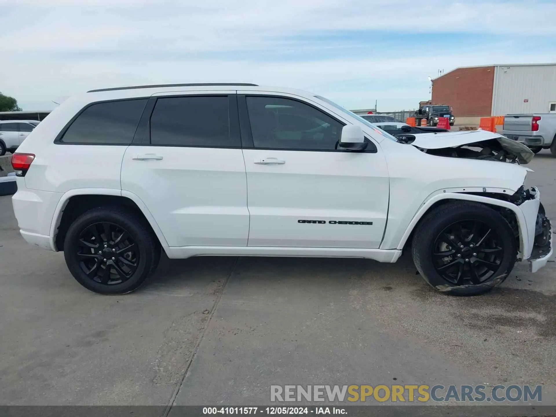 13 Photograph of a damaged car 1C4RJEAG7KC776544 JEEP GRAND CHEROKEE 2019