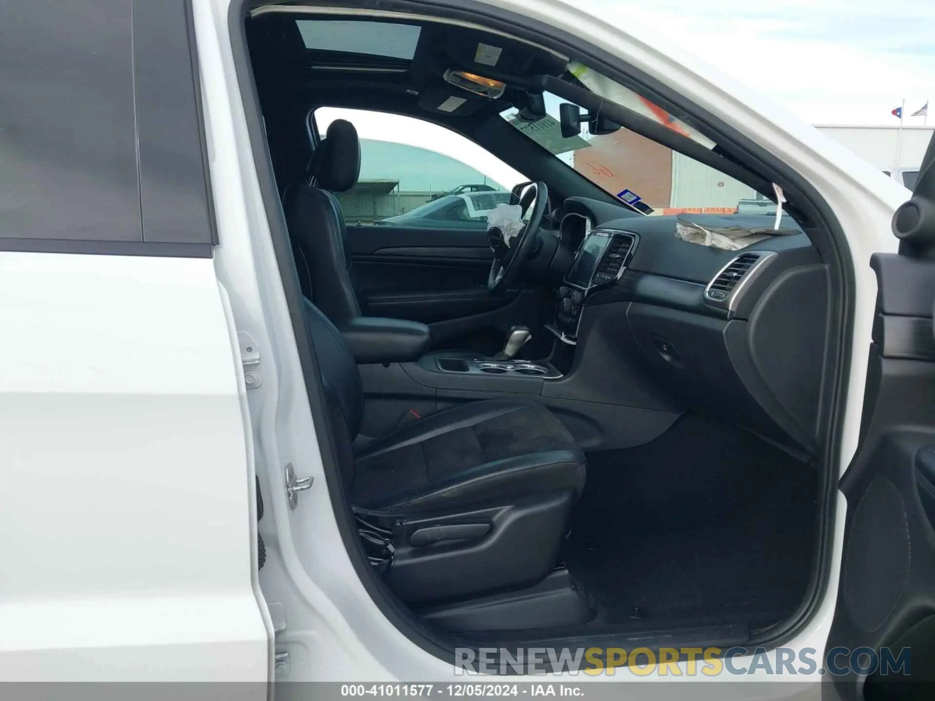 5 Photograph of a damaged car 1C4RJEAG7KC776544 JEEP GRAND CHEROKEE 2019