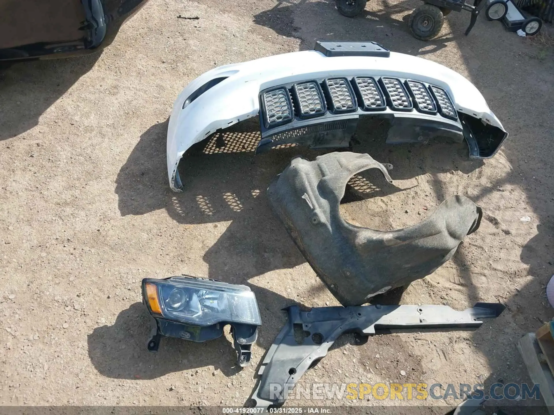 12 Photograph of a damaged car 1C4RJEAG7KC811163 JEEP GRAND CHEROKEE 2019