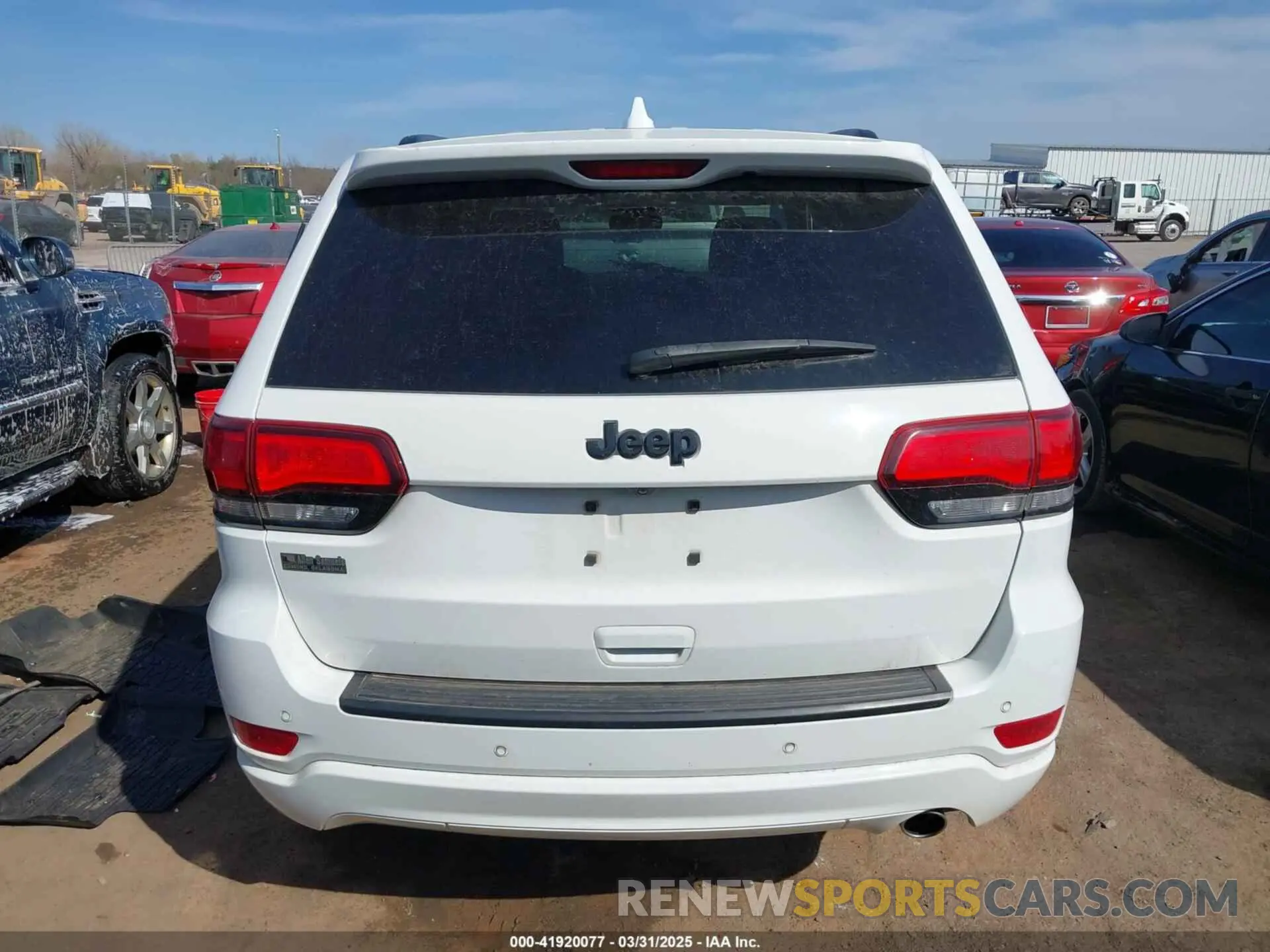 17 Photograph of a damaged car 1C4RJEAG7KC811163 JEEP GRAND CHEROKEE 2019