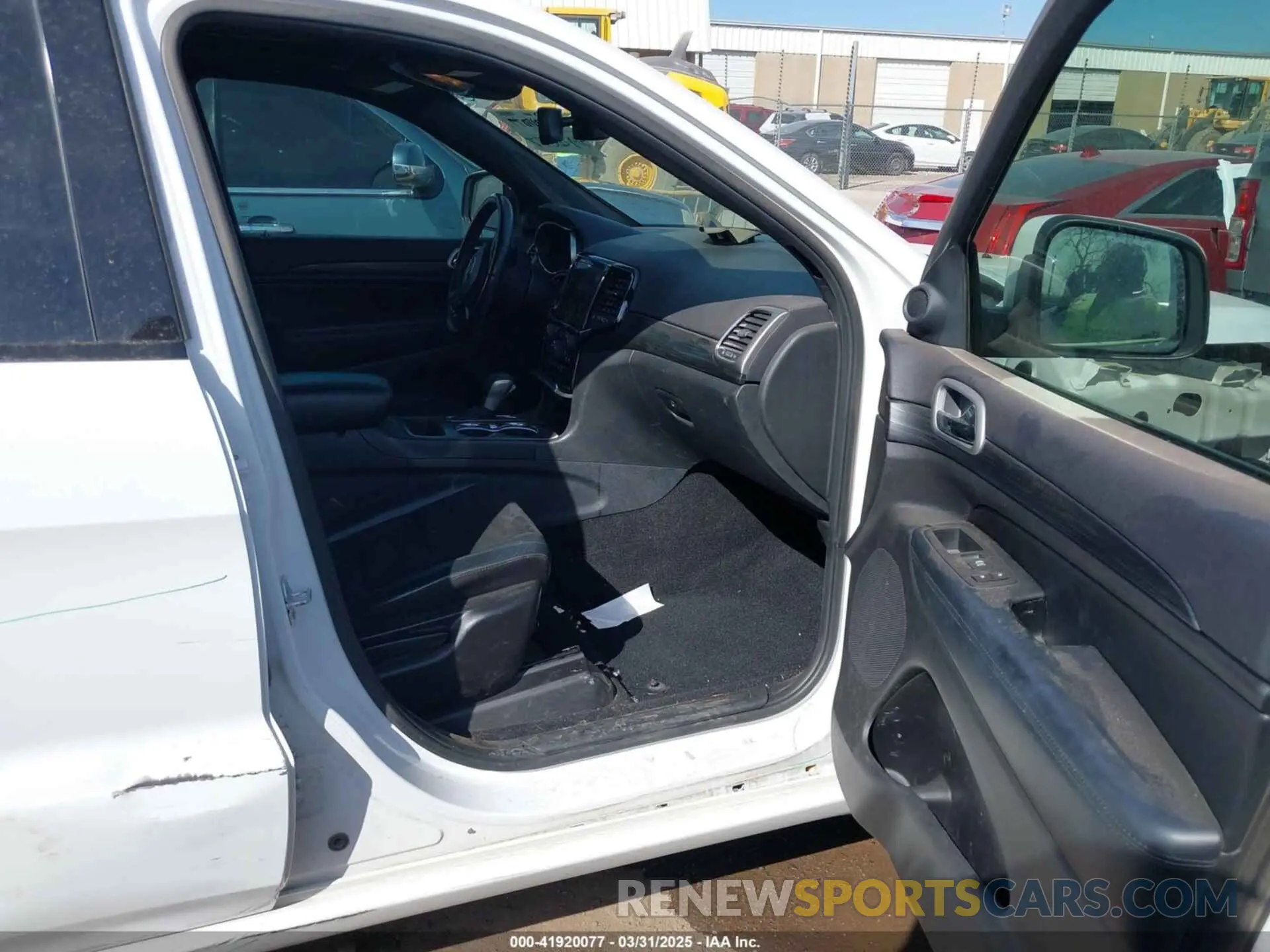5 Photograph of a damaged car 1C4RJEAG7KC811163 JEEP GRAND CHEROKEE 2019