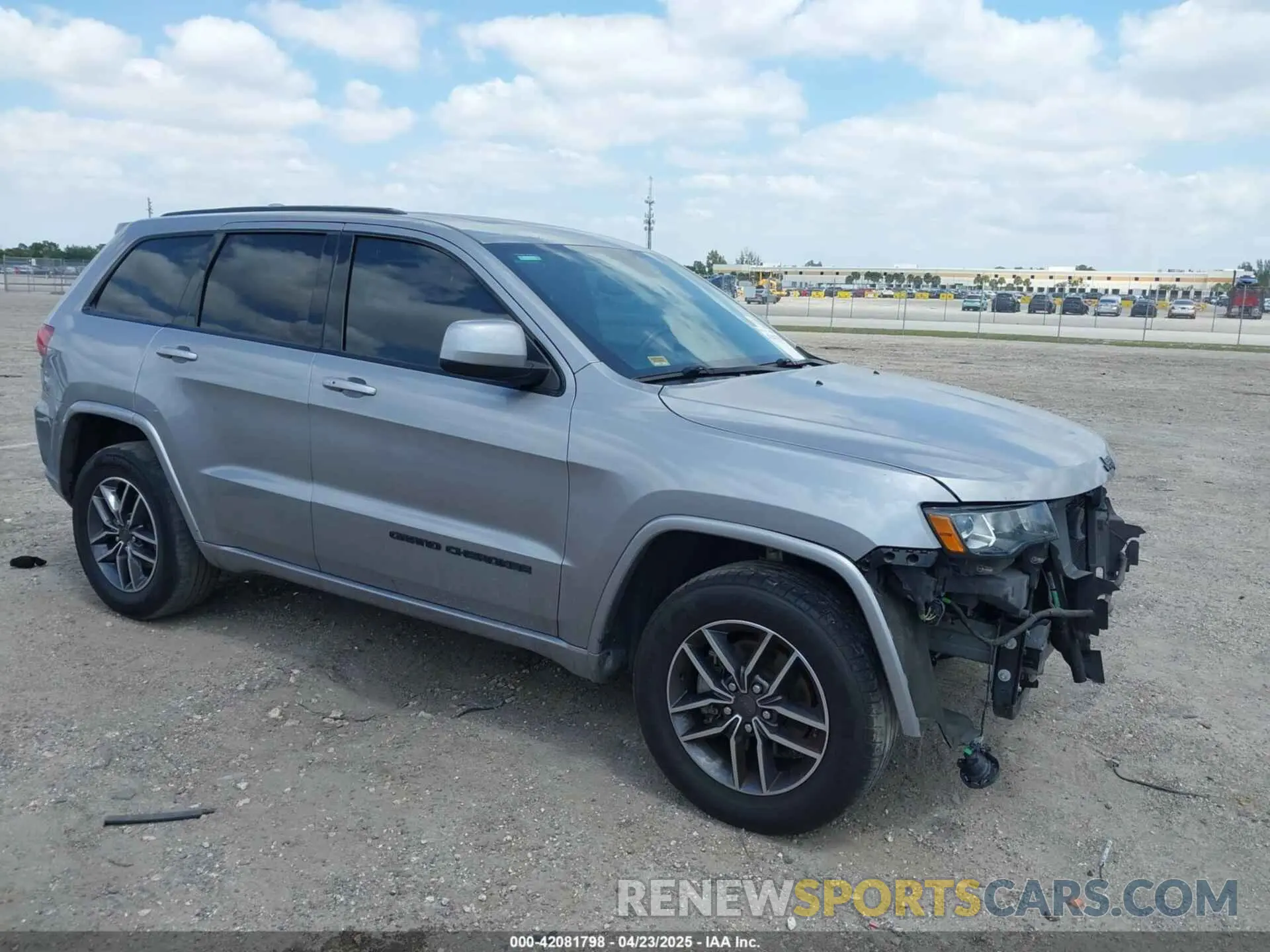 1 Photograph of a damaged car 1C4RJEAG8KC614650 JEEP GRAND CHEROKEE 2019
