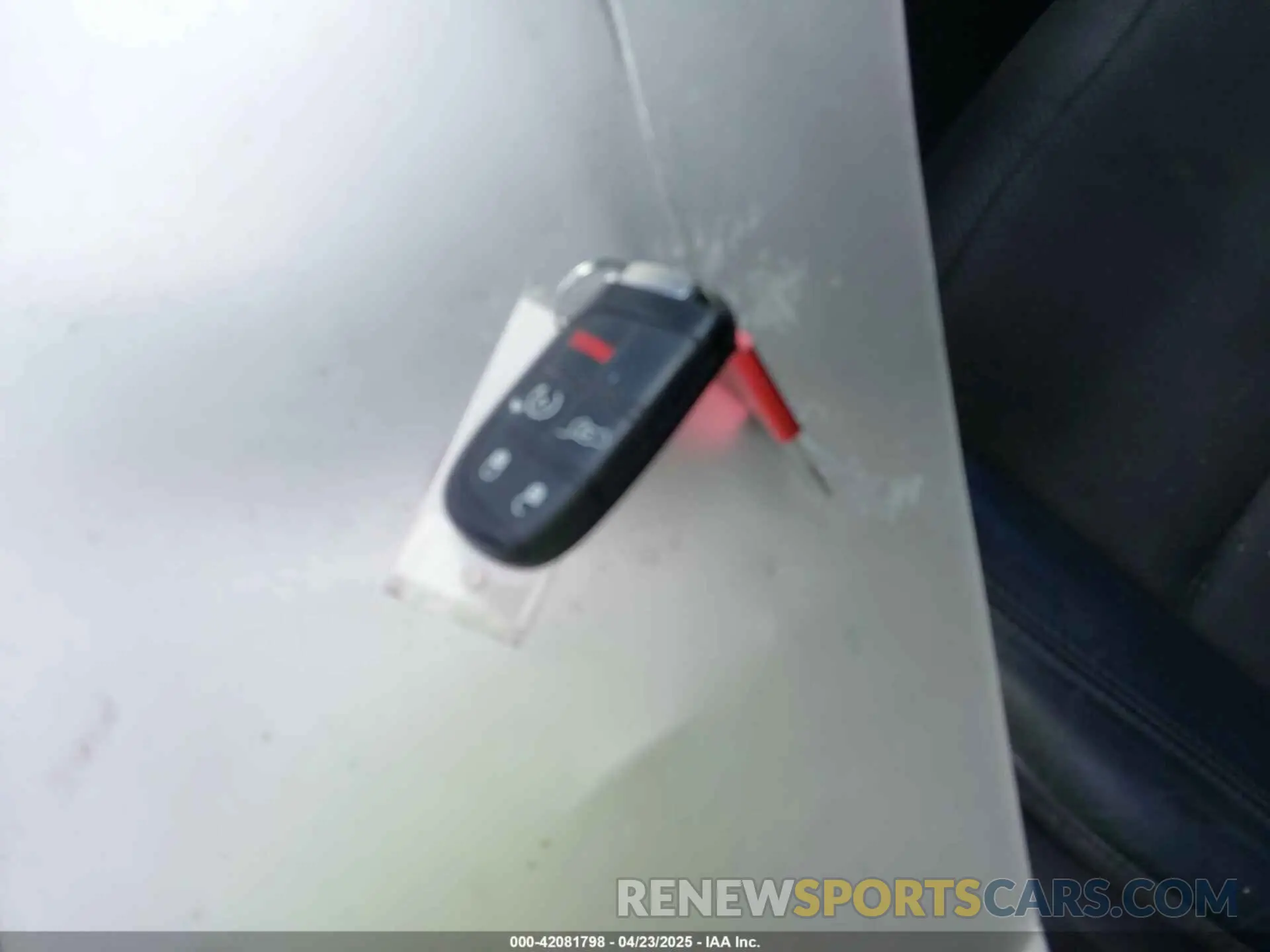 11 Photograph of a damaged car 1C4RJEAG8KC614650 JEEP GRAND CHEROKEE 2019