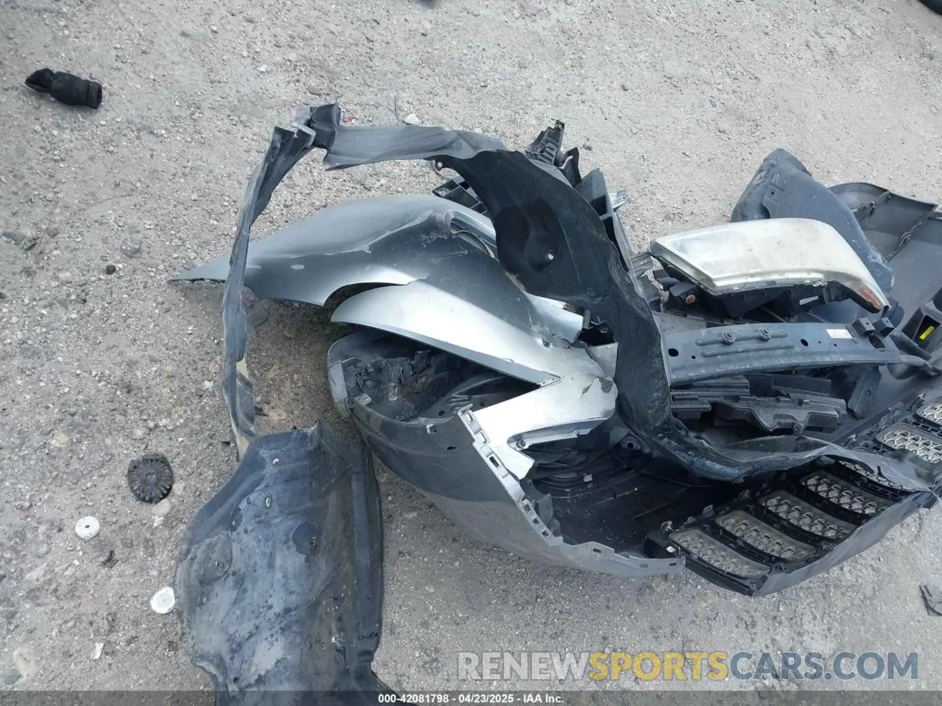 12 Photograph of a damaged car 1C4RJEAG8KC614650 JEEP GRAND CHEROKEE 2019