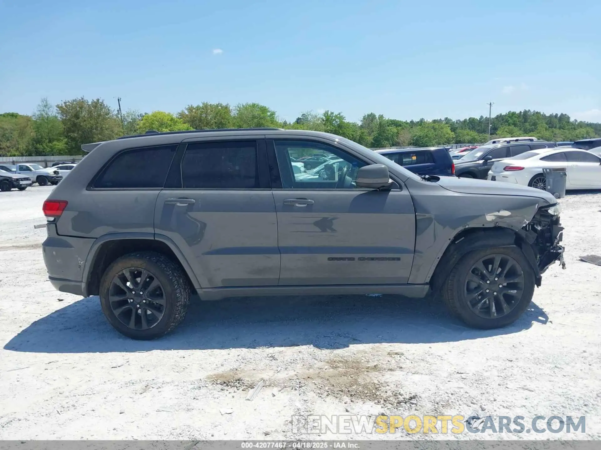 14 Photograph of a damaged car 1C4RJEAG8KC673472 JEEP GRAND CHEROKEE 2019