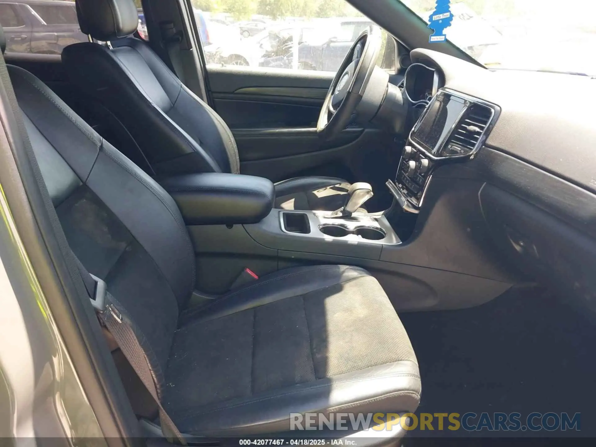 5 Photograph of a damaged car 1C4RJEAG8KC673472 JEEP GRAND CHEROKEE 2019