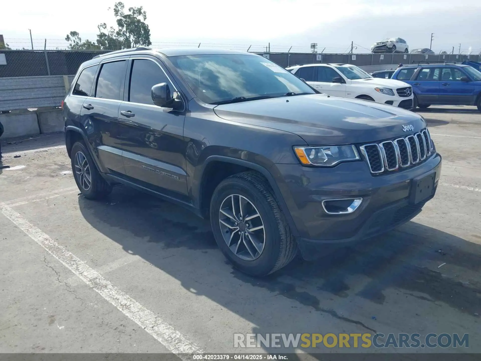 1 Photograph of a damaged car 1C4RJEAG8KC798424 JEEP GRAND CHEROKEE 2019