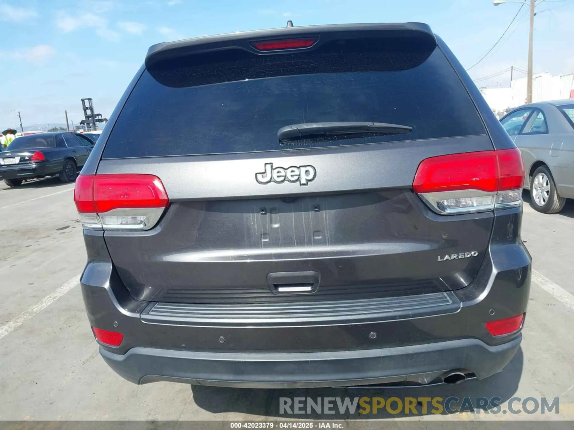 16 Photograph of a damaged car 1C4RJEAG8KC798424 JEEP GRAND CHEROKEE 2019