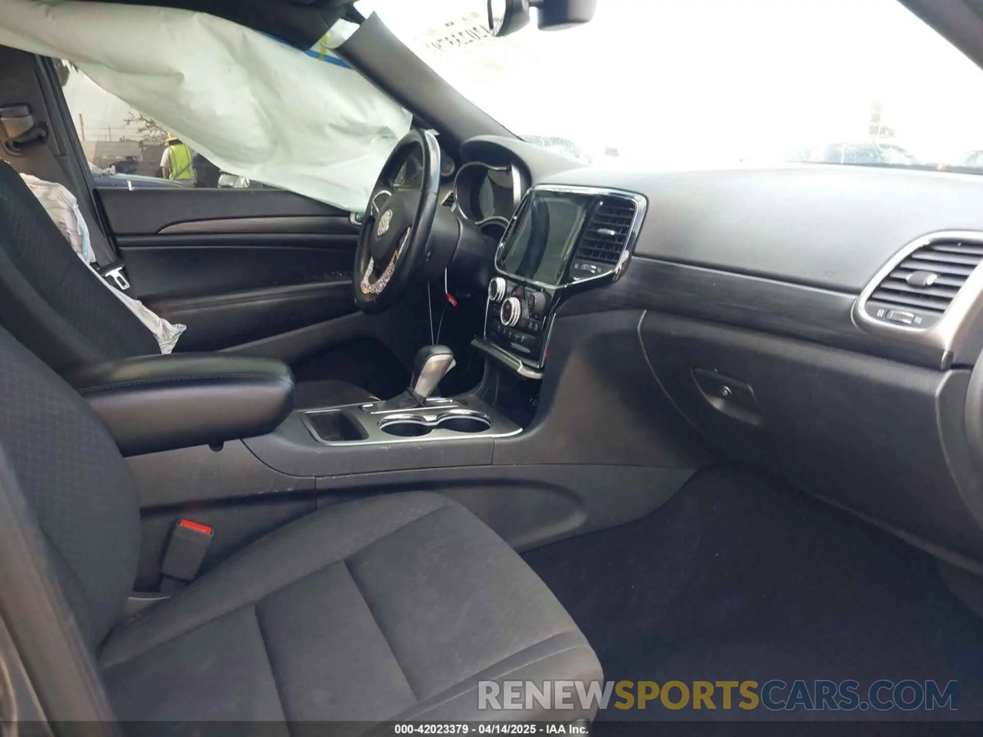 5 Photograph of a damaged car 1C4RJEAG8KC798424 JEEP GRAND CHEROKEE 2019
