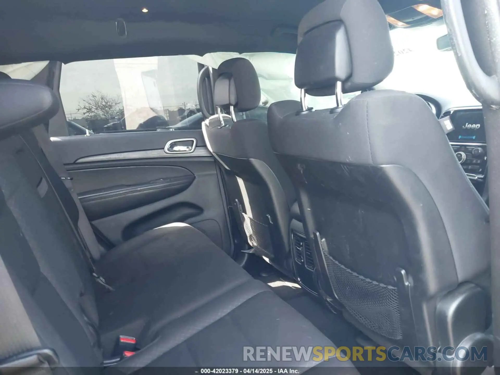 8 Photograph of a damaged car 1C4RJEAG8KC798424 JEEP GRAND CHEROKEE 2019