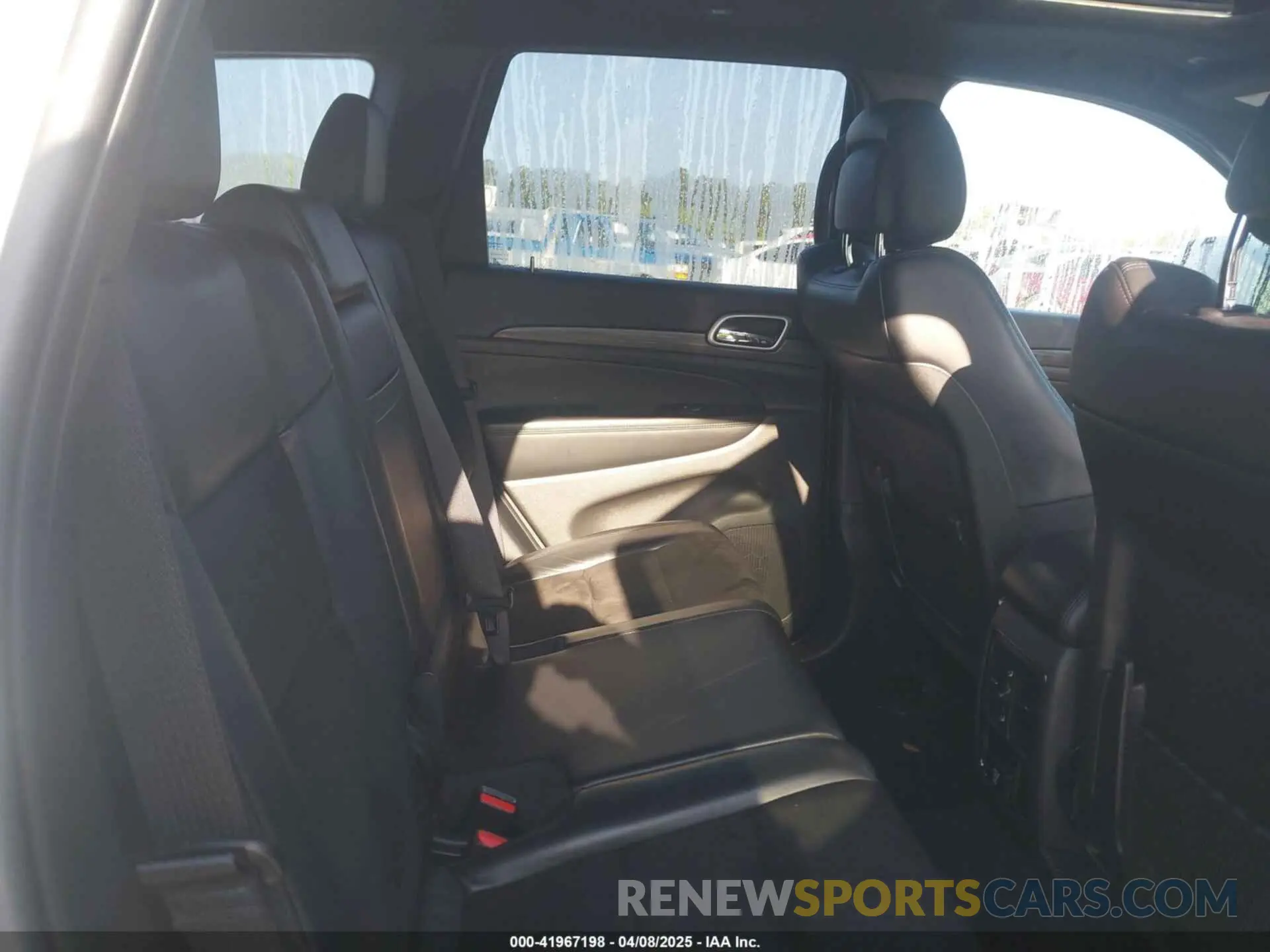 8 Photograph of a damaged car 1C4RJEAG9KC710772 JEEP GRAND CHEROKEE 2019