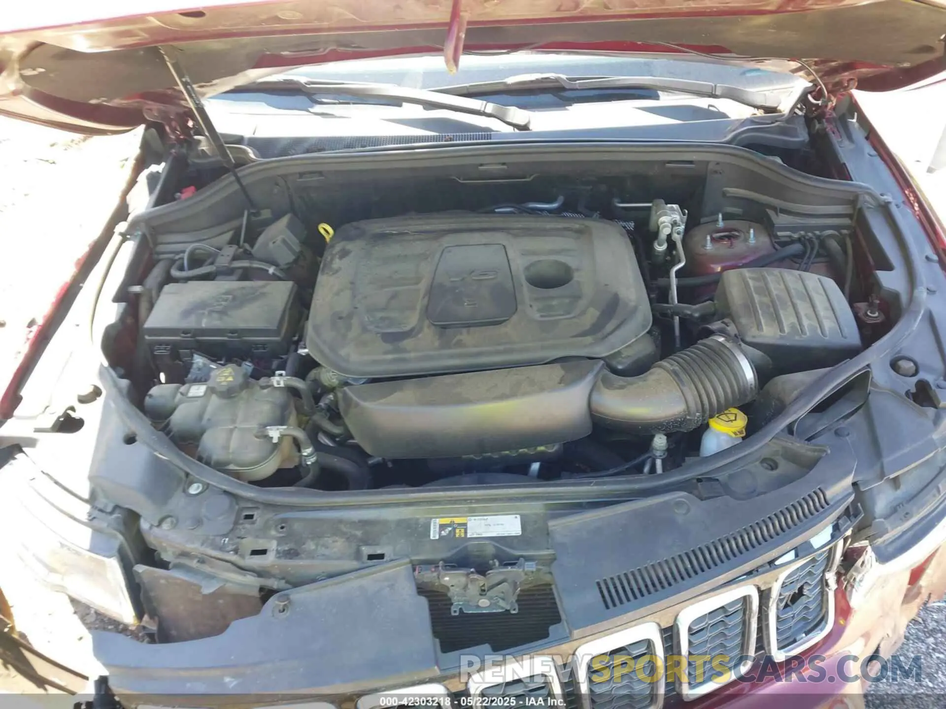 10 Photograph of a damaged car 1C4RJEBG0KC656728 JEEP GRAND CHEROKEE 2019