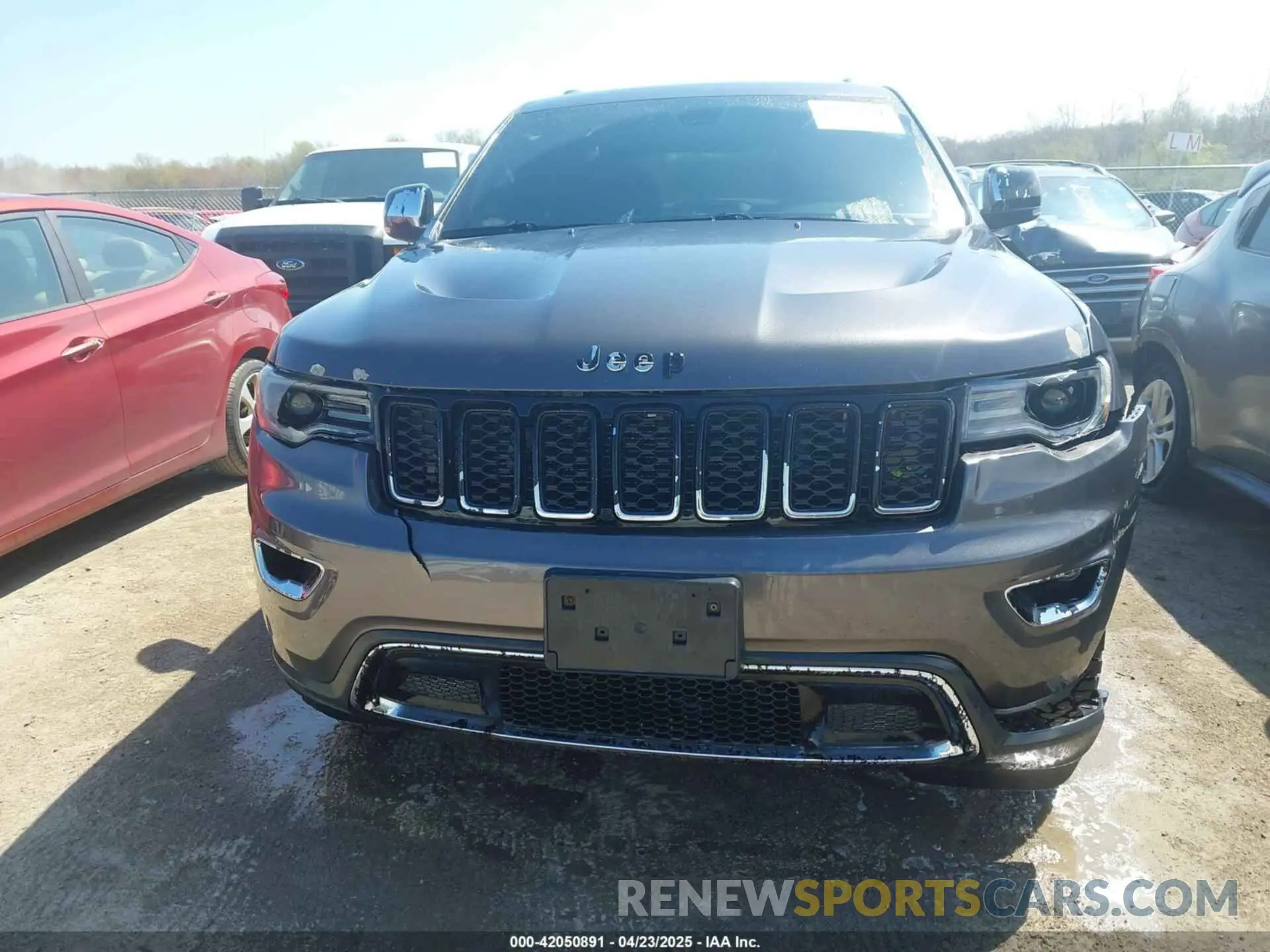 12 Photograph of a damaged car 1C4RJEBG1KC603570 JEEP GRAND CHEROKEE 2019