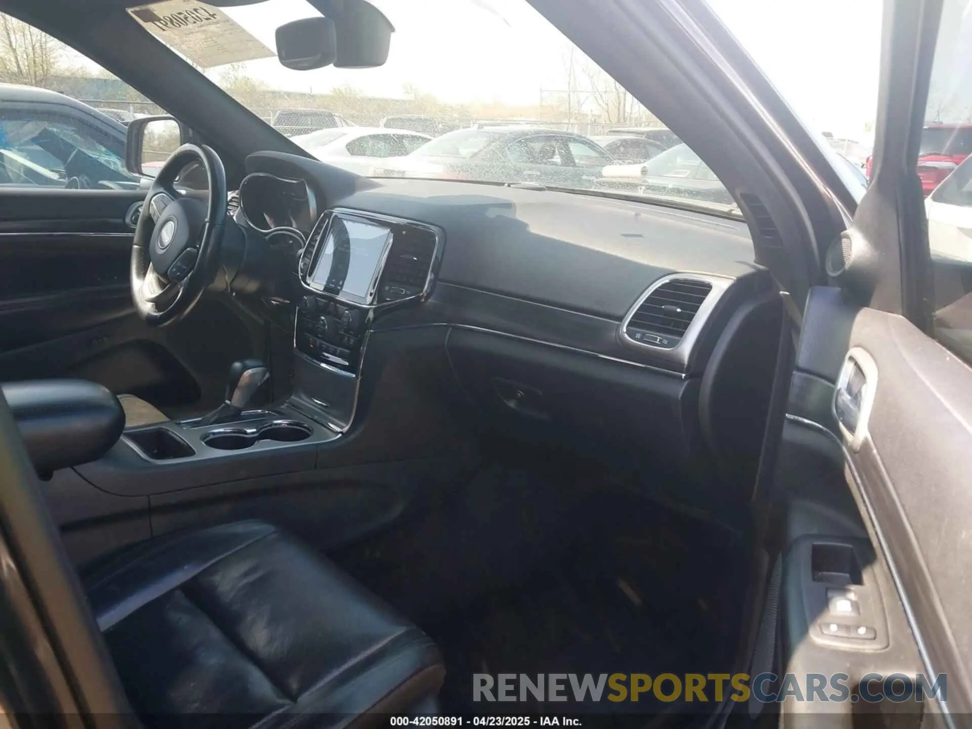 5 Photograph of a damaged car 1C4RJEBG1KC603570 JEEP GRAND CHEROKEE 2019