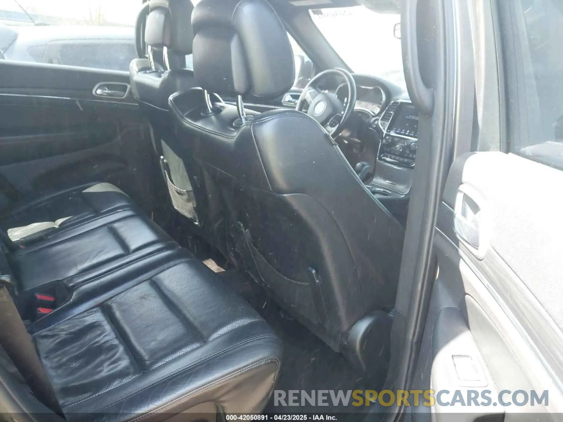 8 Photograph of a damaged car 1C4RJEBG1KC603570 JEEP GRAND CHEROKEE 2019