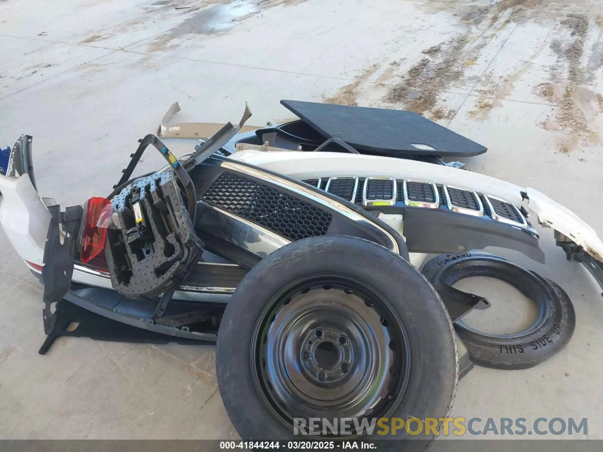 12 Photograph of a damaged car 1C4RJEBG1KC675367 JEEP GRAND CHEROKEE 2019
