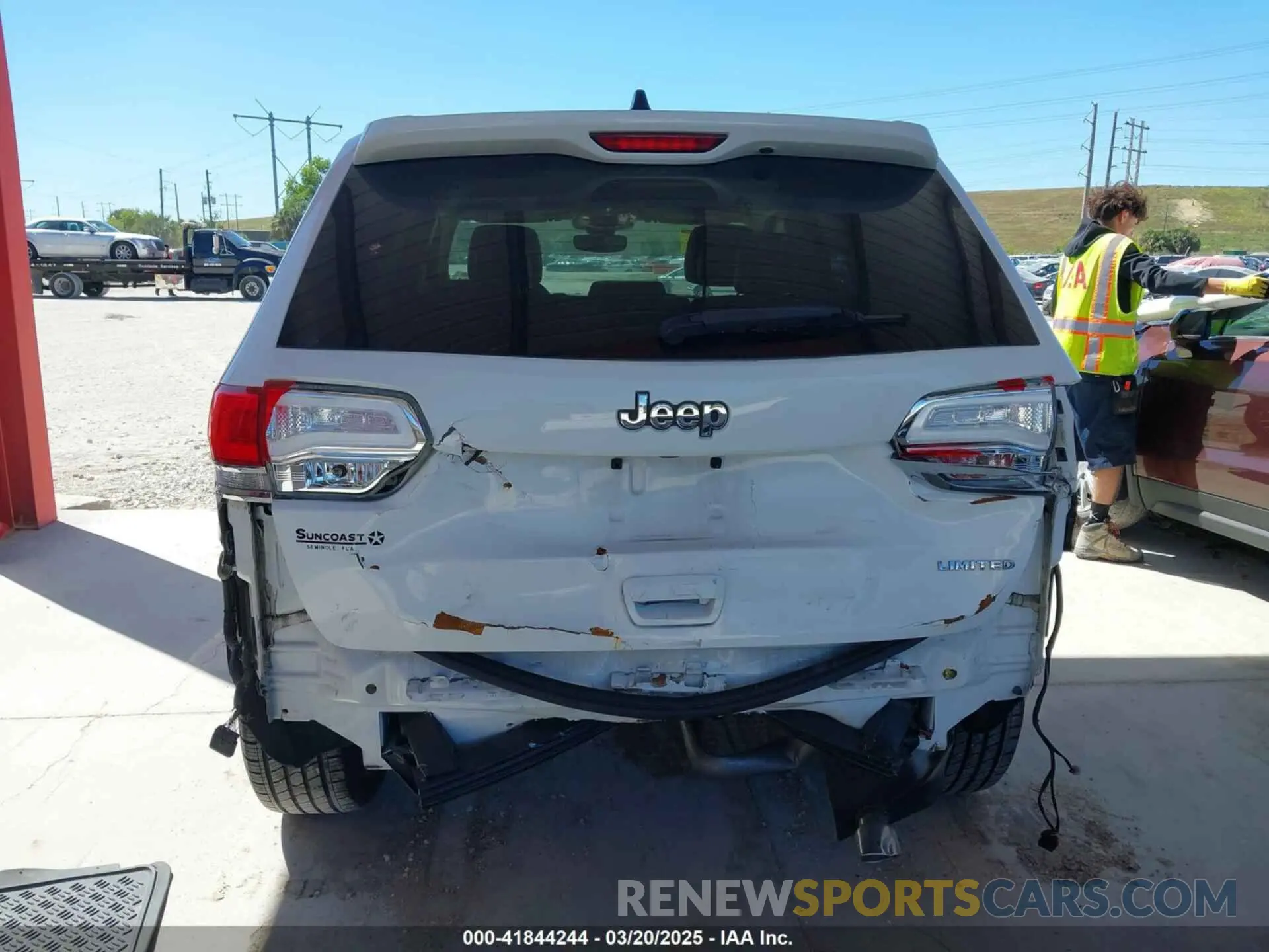 17 Photograph of a damaged car 1C4RJEBG1KC675367 JEEP GRAND CHEROKEE 2019