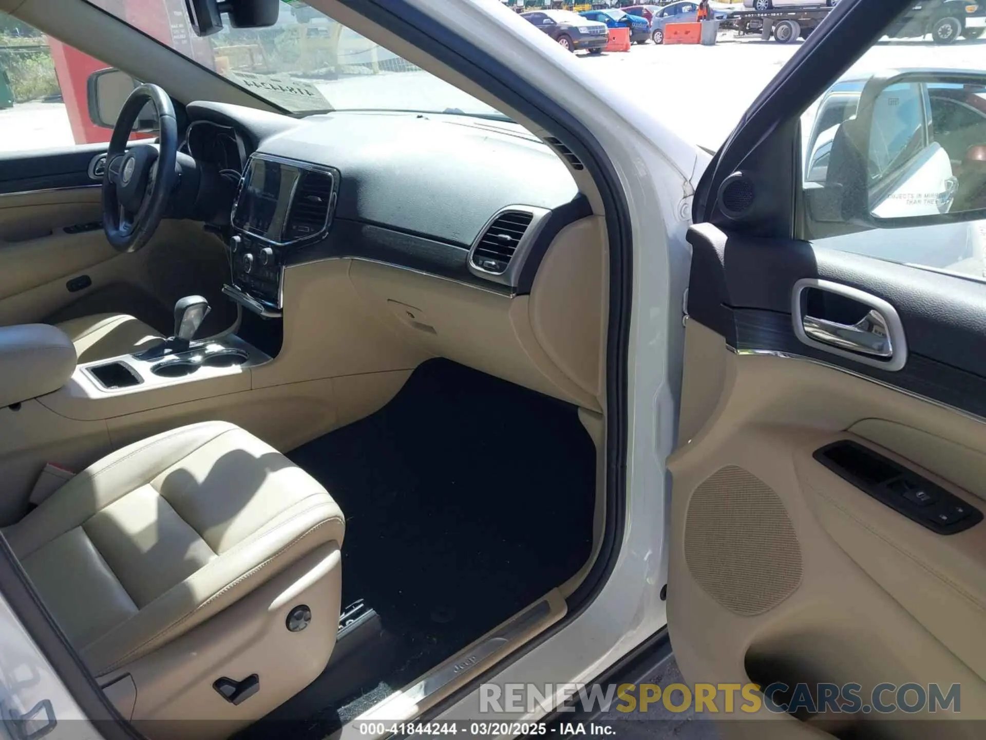 5 Photograph of a damaged car 1C4RJEBG1KC675367 JEEP GRAND CHEROKEE 2019
