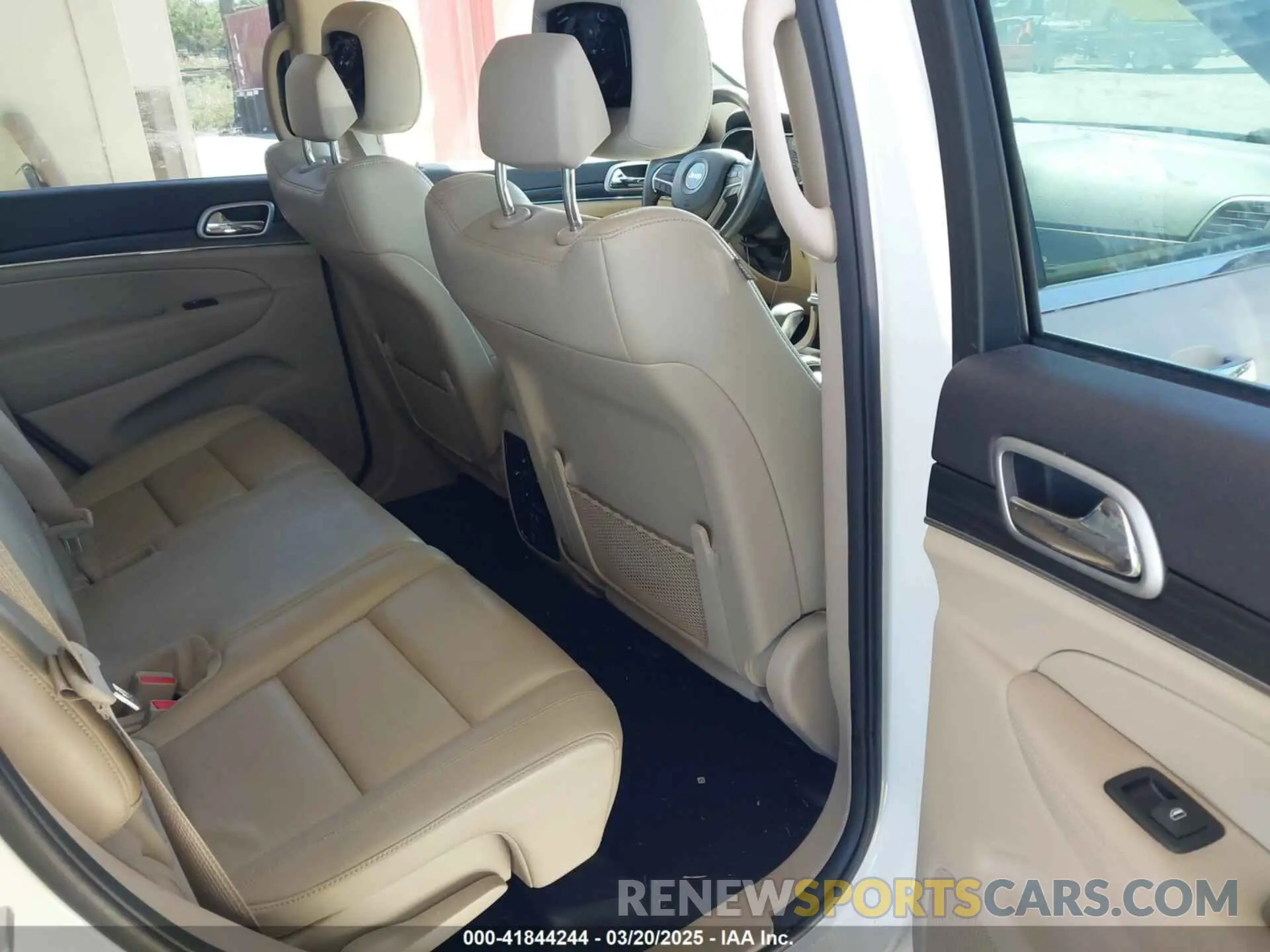 8 Photograph of a damaged car 1C4RJEBG1KC675367 JEEP GRAND CHEROKEE 2019