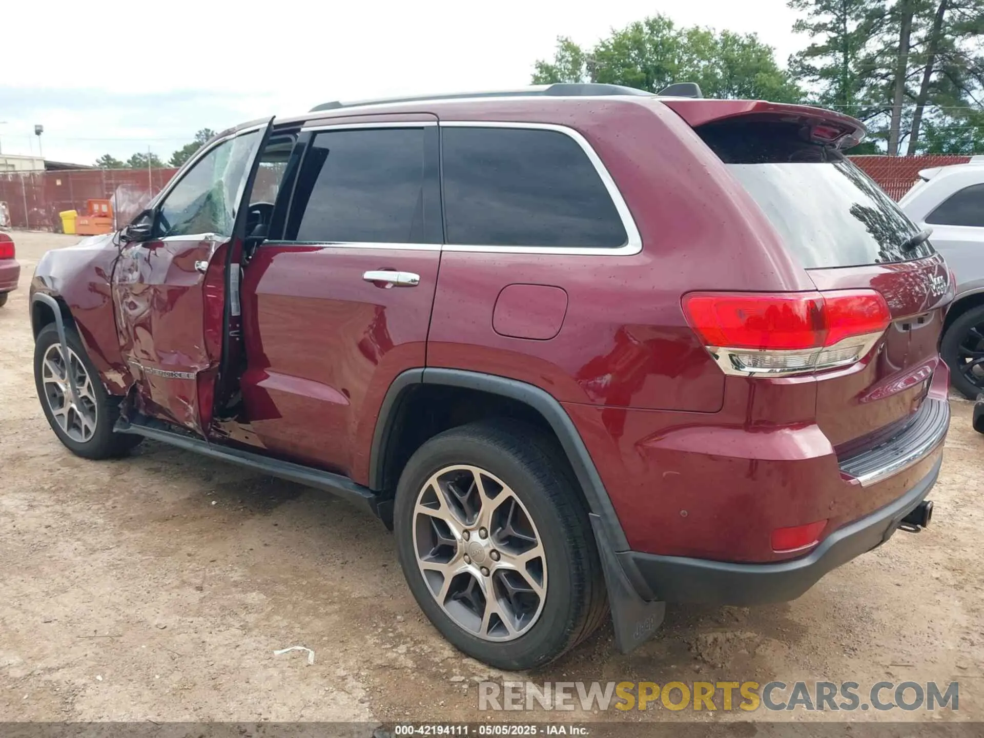 3 Photograph of a damaged car 1C4RJEBG2KC624380 JEEP GRAND CHEROKEE 2019