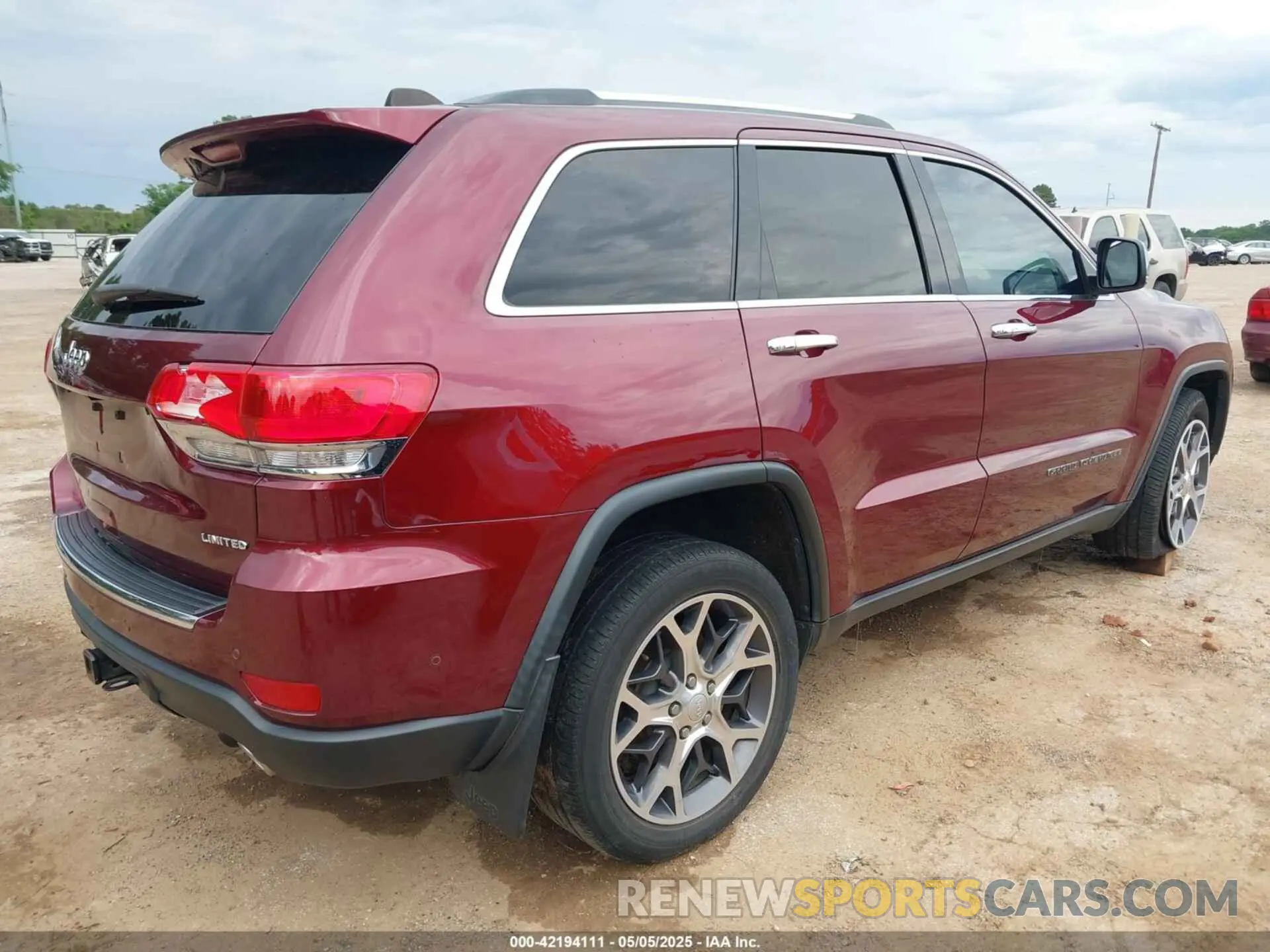 4 Photograph of a damaged car 1C4RJEBG2KC624380 JEEP GRAND CHEROKEE 2019