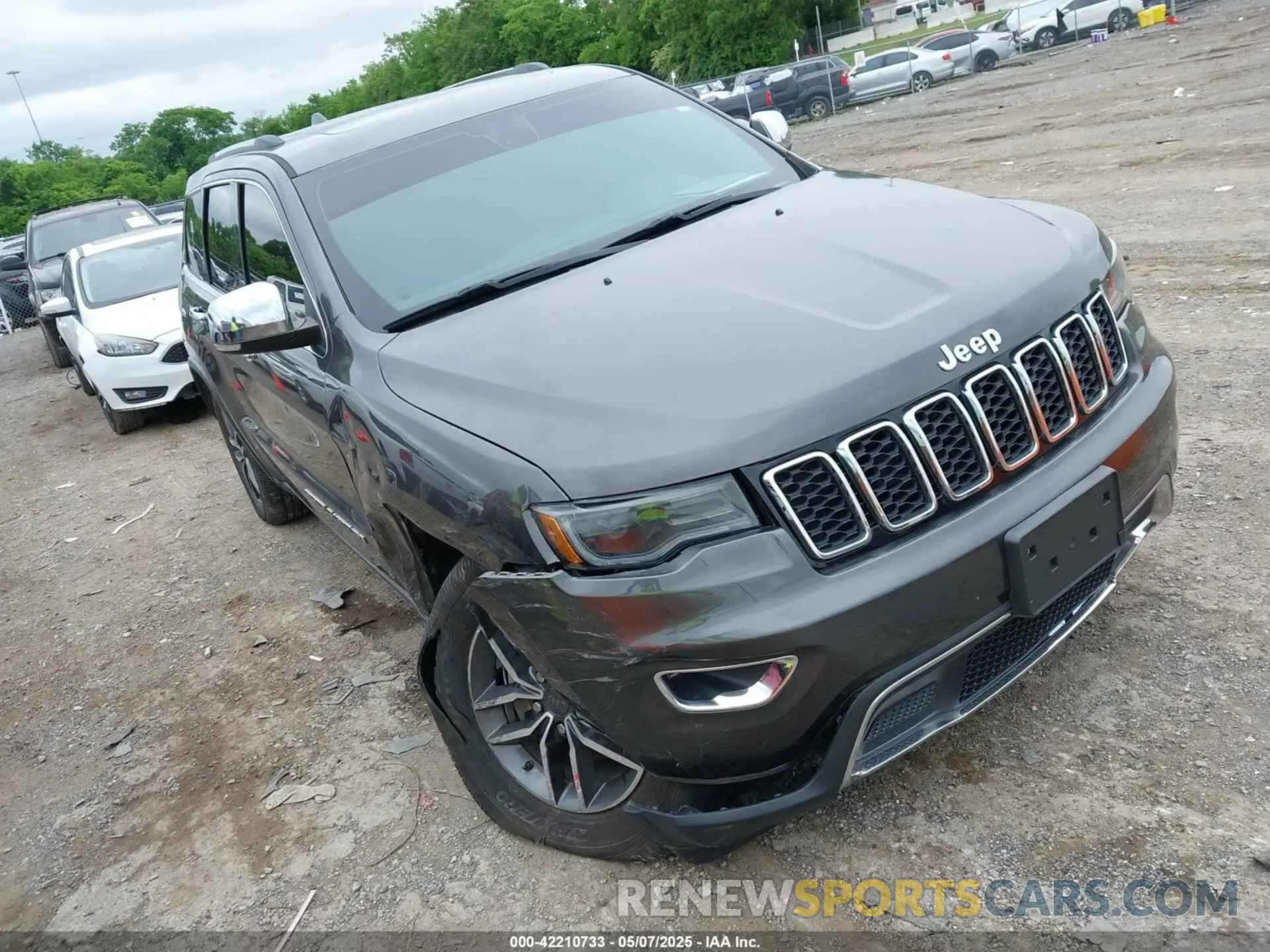 1 Photograph of a damaged car 1C4RJEBG3KC715755 JEEP GRAND CHEROKEE 2019