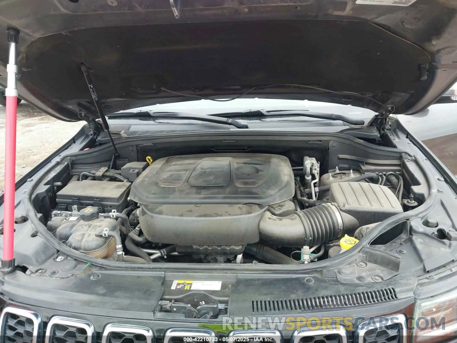 10 Photograph of a damaged car 1C4RJEBG3KC715755 JEEP GRAND CHEROKEE 2019