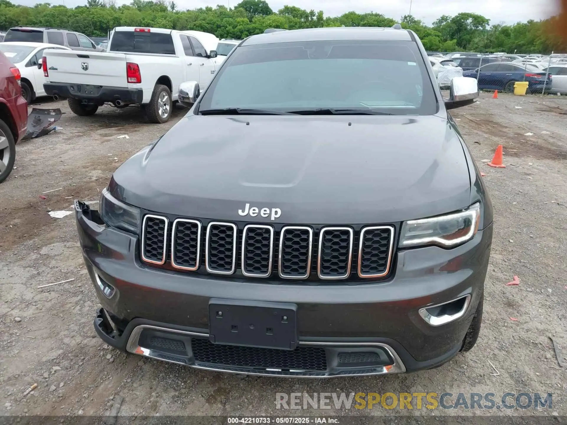12 Photograph of a damaged car 1C4RJEBG3KC715755 JEEP GRAND CHEROKEE 2019