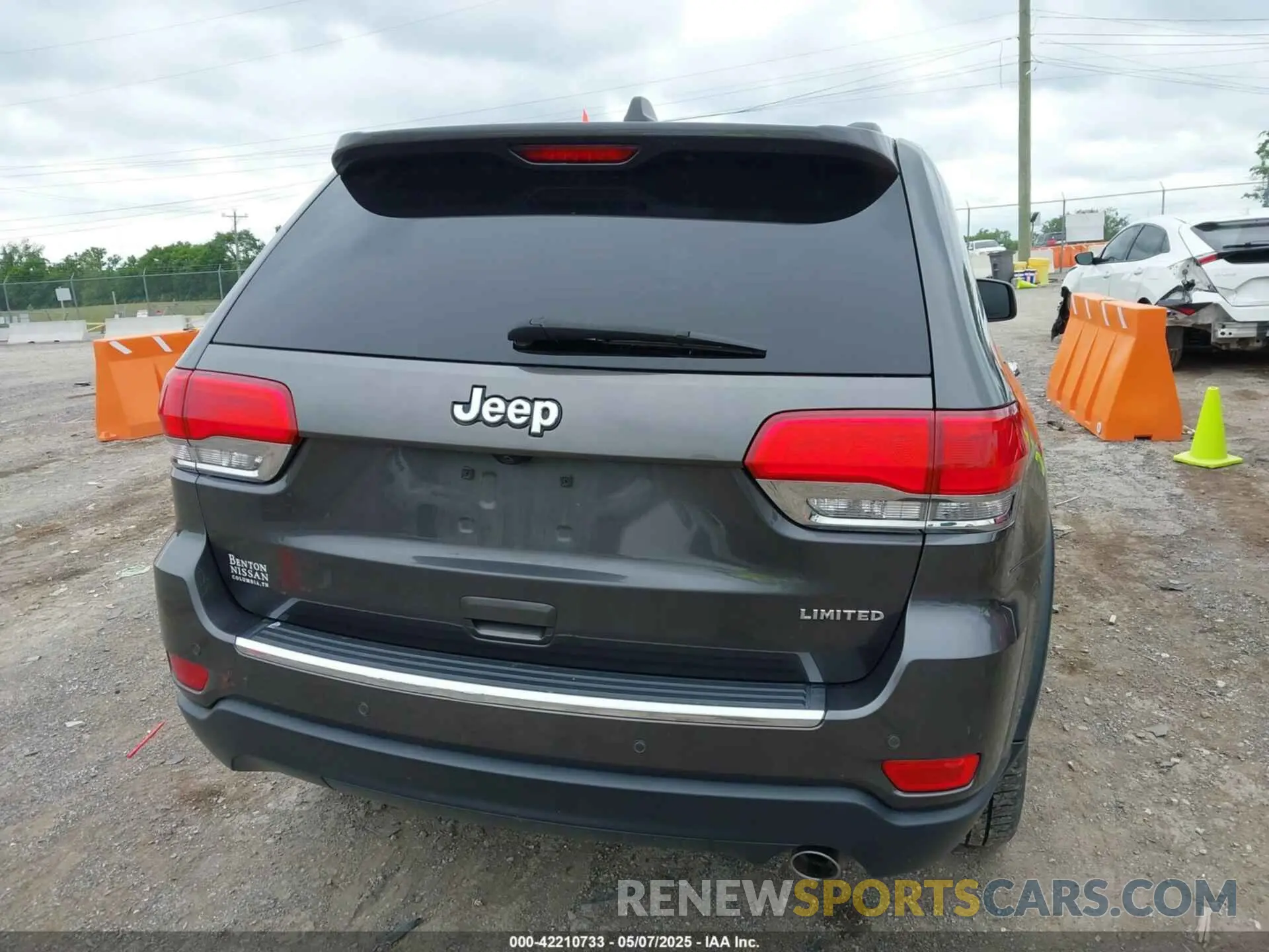 16 Photograph of a damaged car 1C4RJEBG3KC715755 JEEP GRAND CHEROKEE 2019