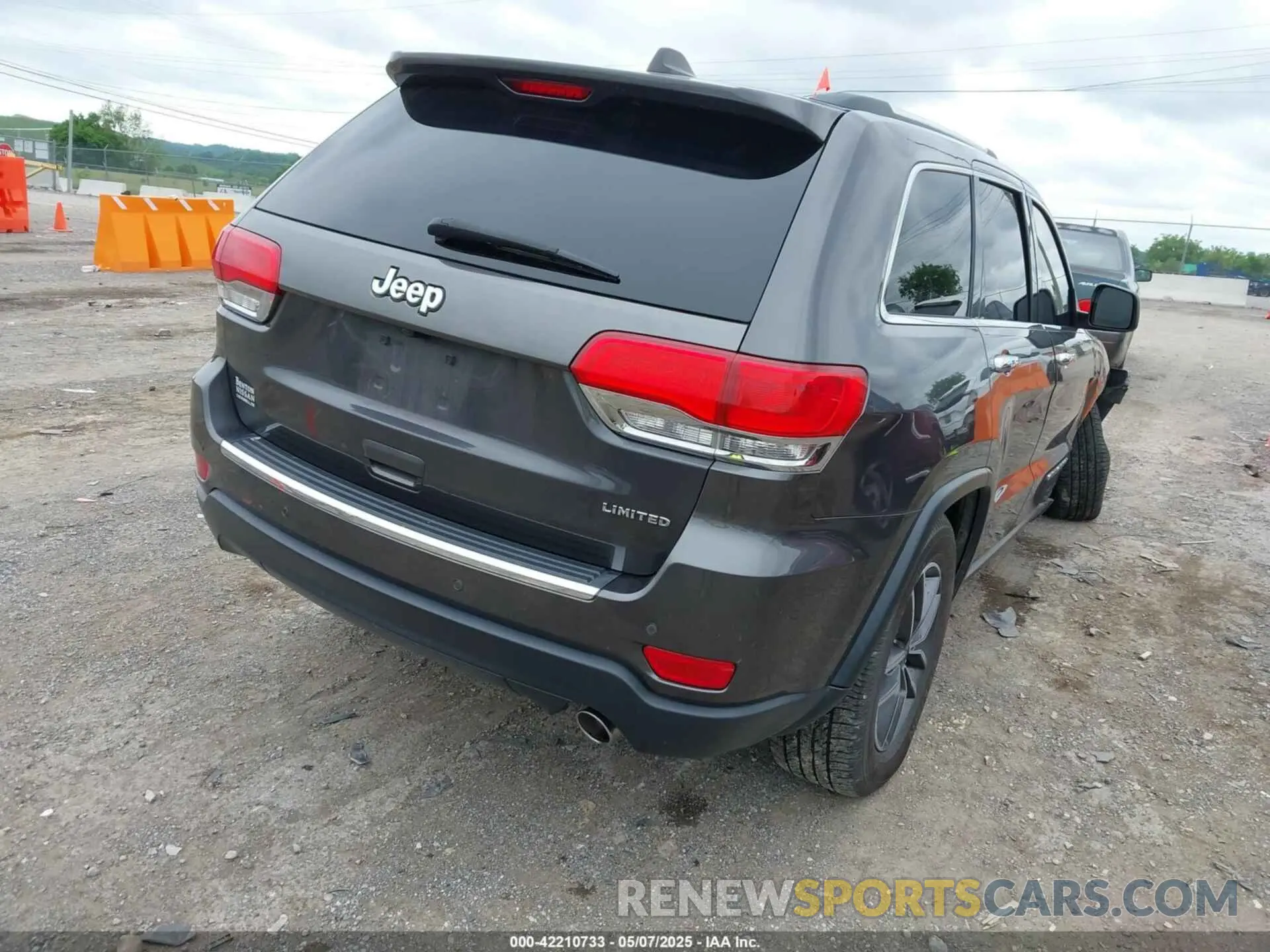 4 Photograph of a damaged car 1C4RJEBG3KC715755 JEEP GRAND CHEROKEE 2019