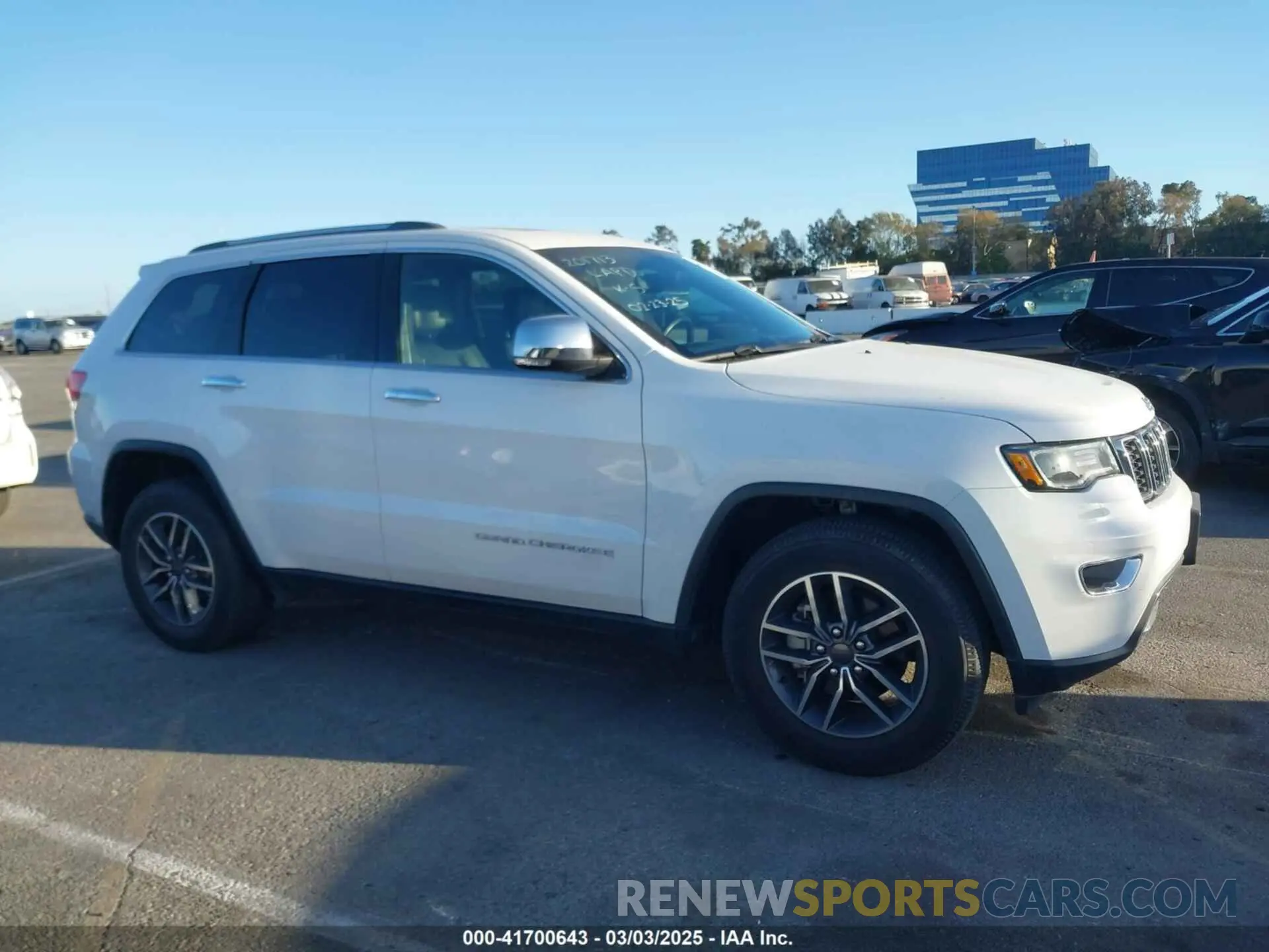 13 Photograph of a damaged car 1C4RJEBG4KC643965 JEEP GRAND CHEROKEE 2019