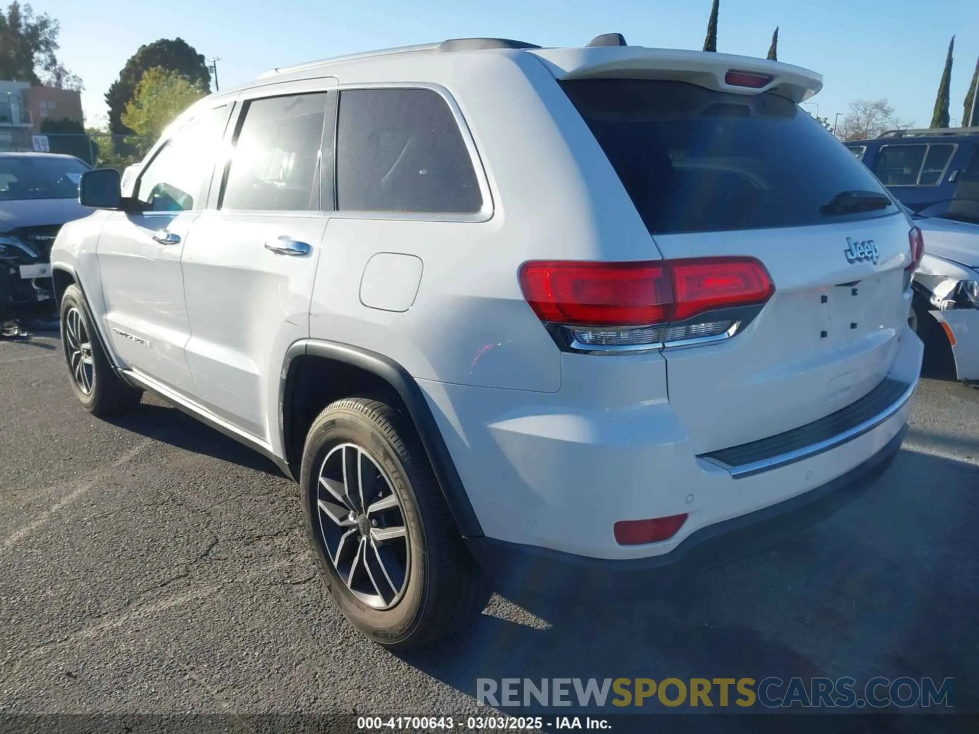 3 Photograph of a damaged car 1C4RJEBG4KC643965 JEEP GRAND CHEROKEE 2019