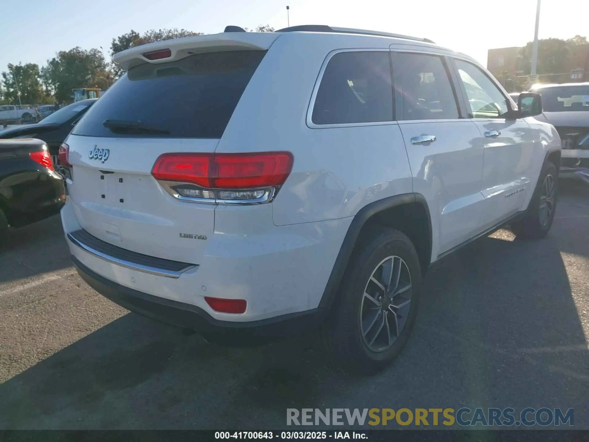 4 Photograph of a damaged car 1C4RJEBG4KC643965 JEEP GRAND CHEROKEE 2019