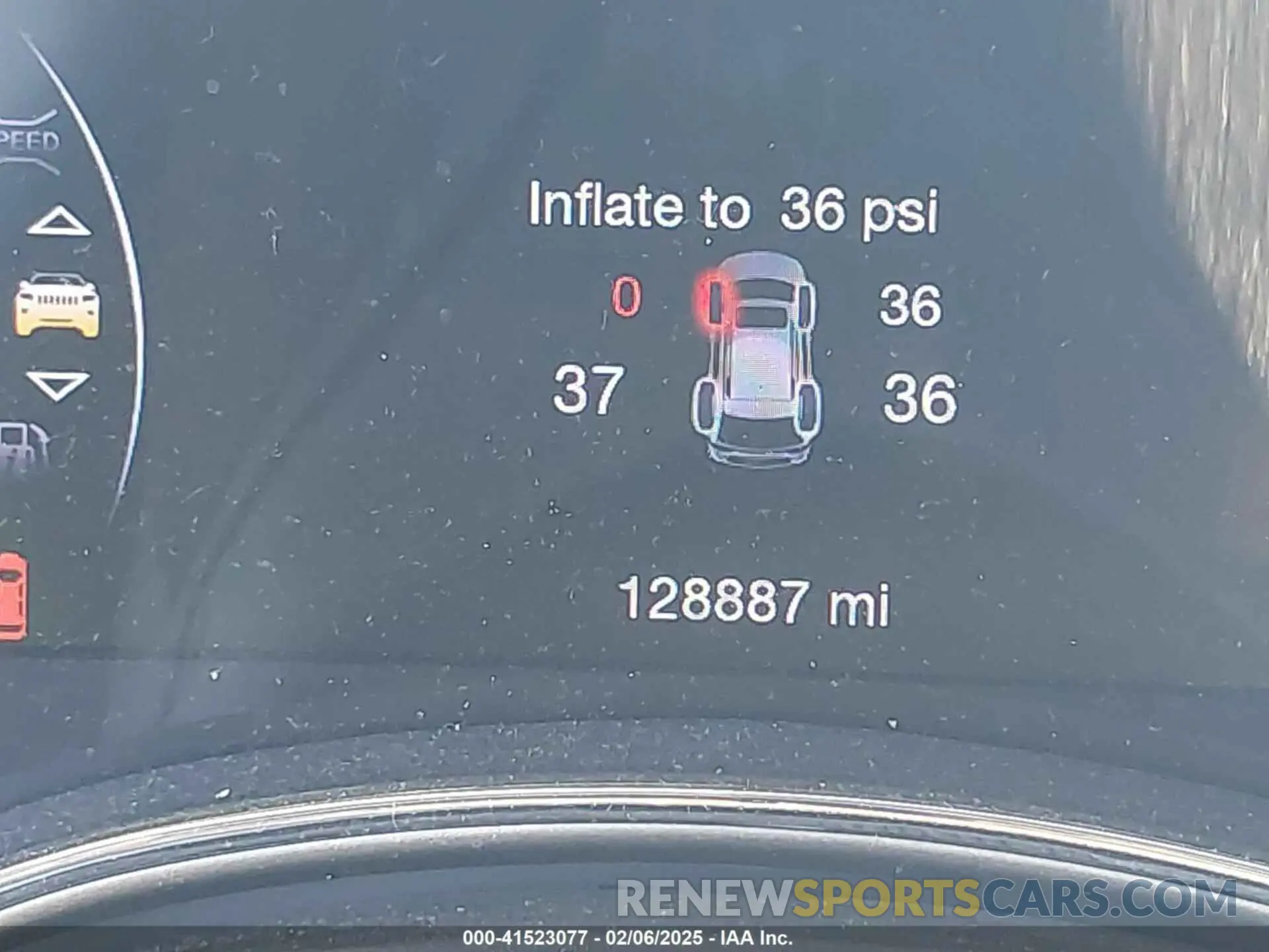 16 Photograph of a damaged car 1C4RJEBG4KC698111 JEEP GRAND CHEROKEE 2019