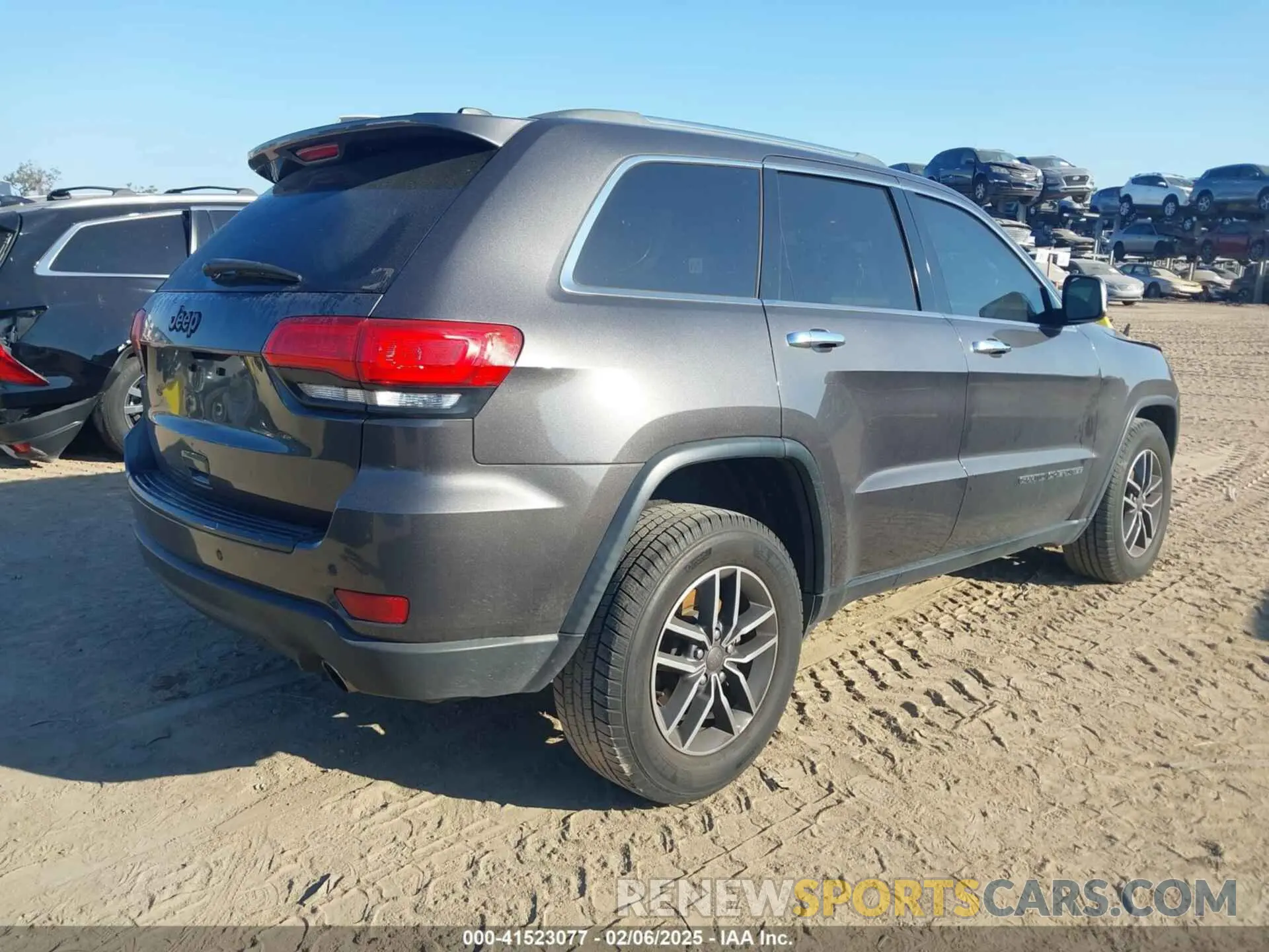 4 Photograph of a damaged car 1C4RJEBG4KC698111 JEEP GRAND CHEROKEE 2019