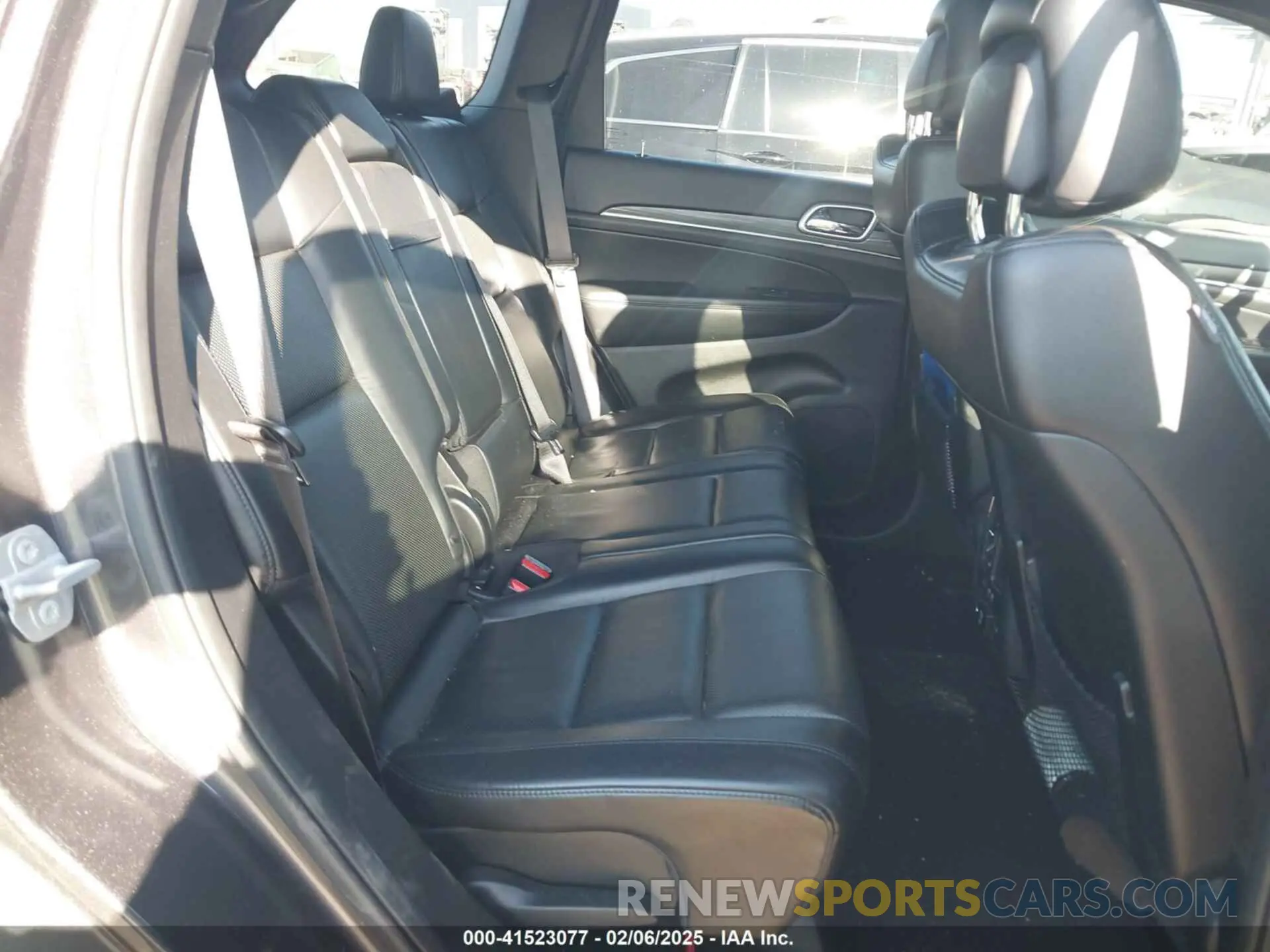 8 Photograph of a damaged car 1C4RJEBG4KC698111 JEEP GRAND CHEROKEE 2019