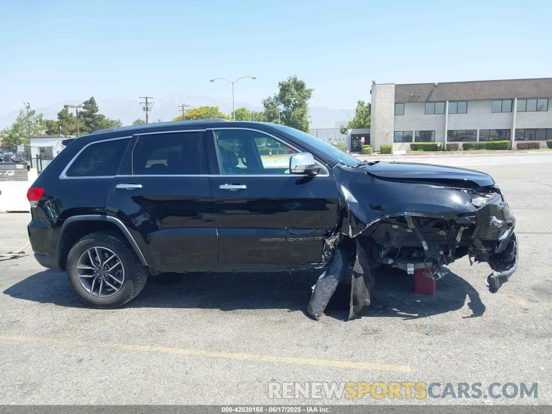 14 Photograph of a damaged car 1C4RJEBG5KC657227 JEEP GRAND CHEROKEE 2019