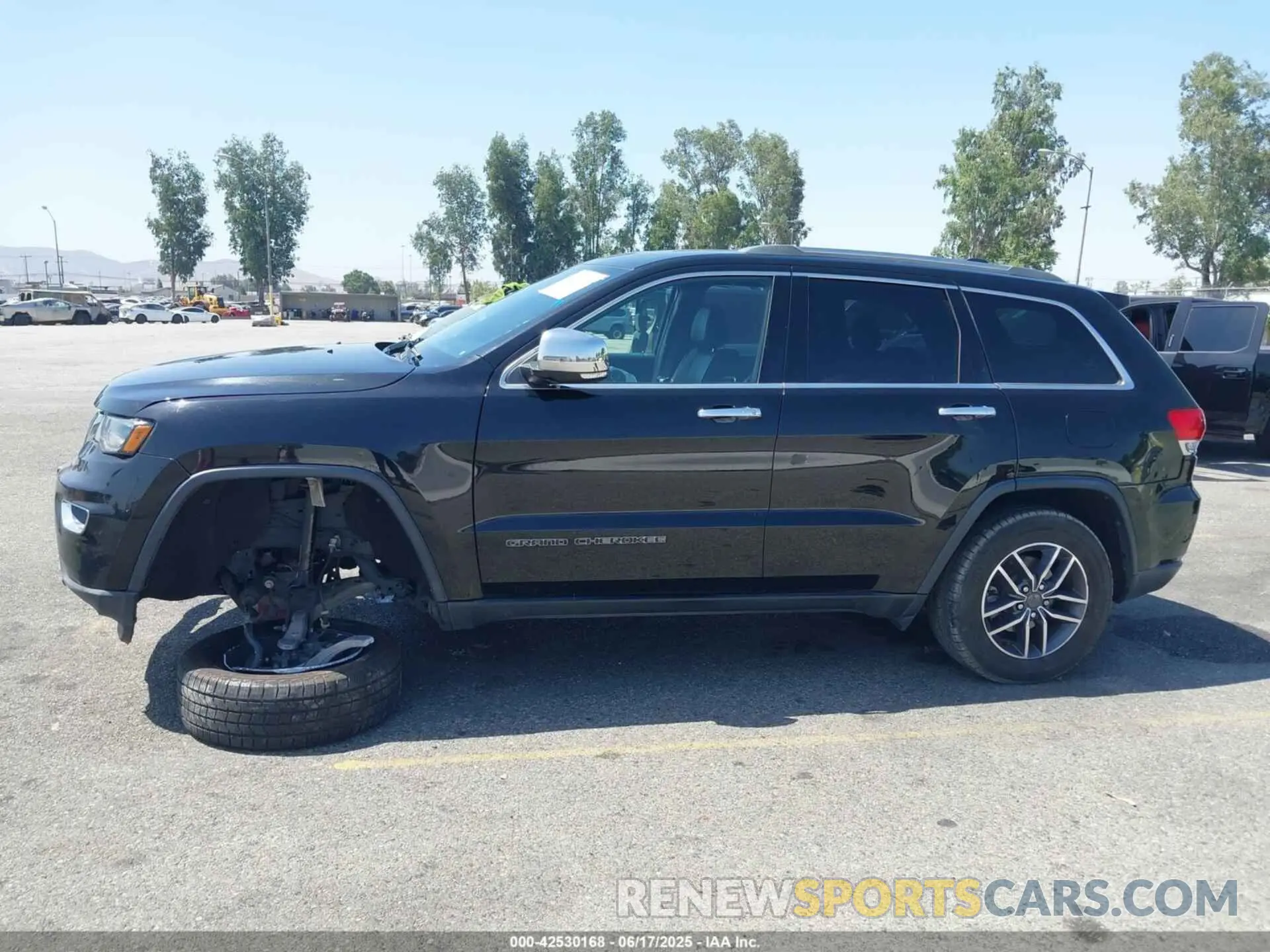 15 Photograph of a damaged car 1C4RJEBG5KC657227 JEEP GRAND CHEROKEE 2019