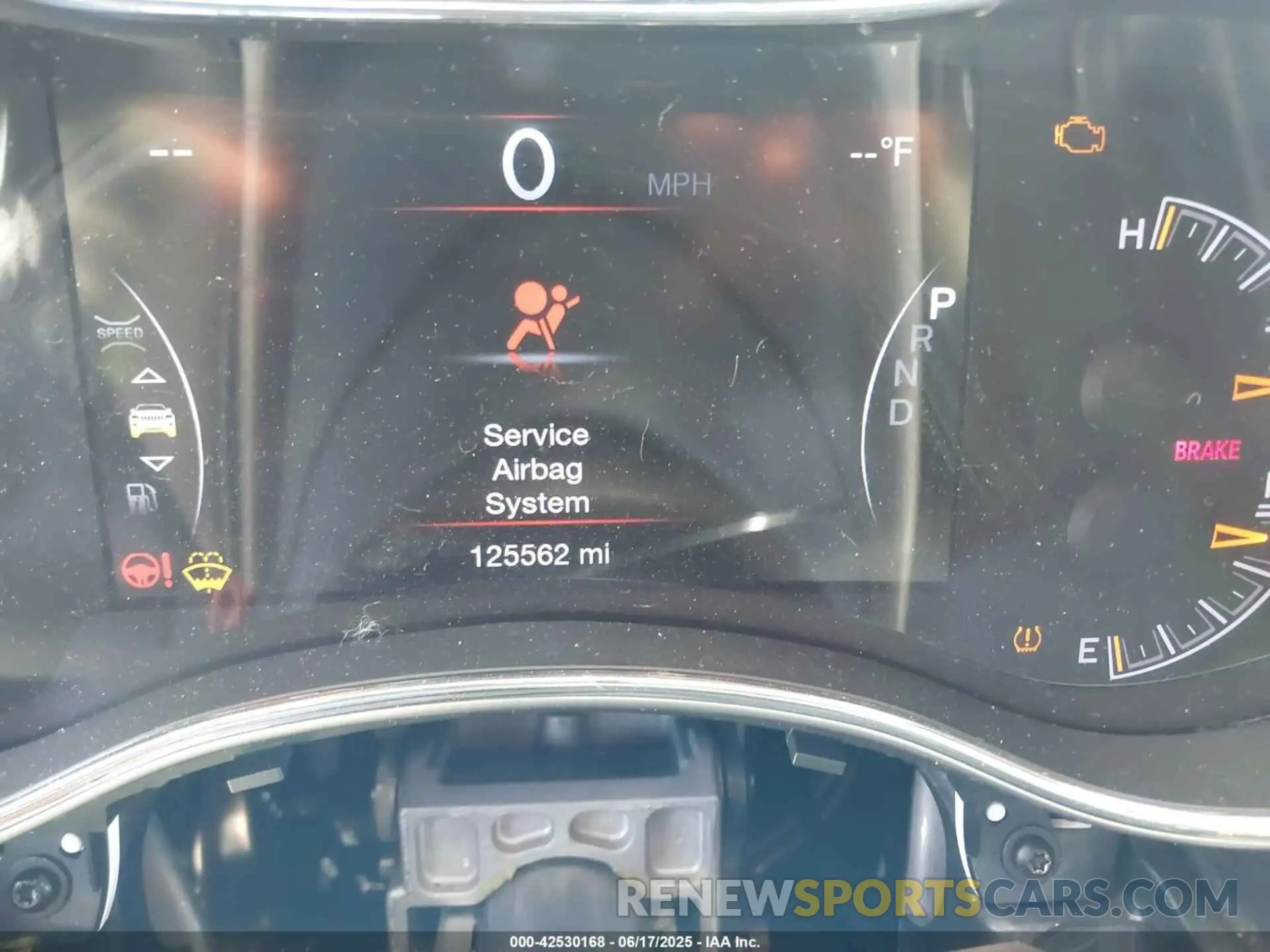 16 Photograph of a damaged car 1C4RJEBG5KC657227 JEEP GRAND CHEROKEE 2019