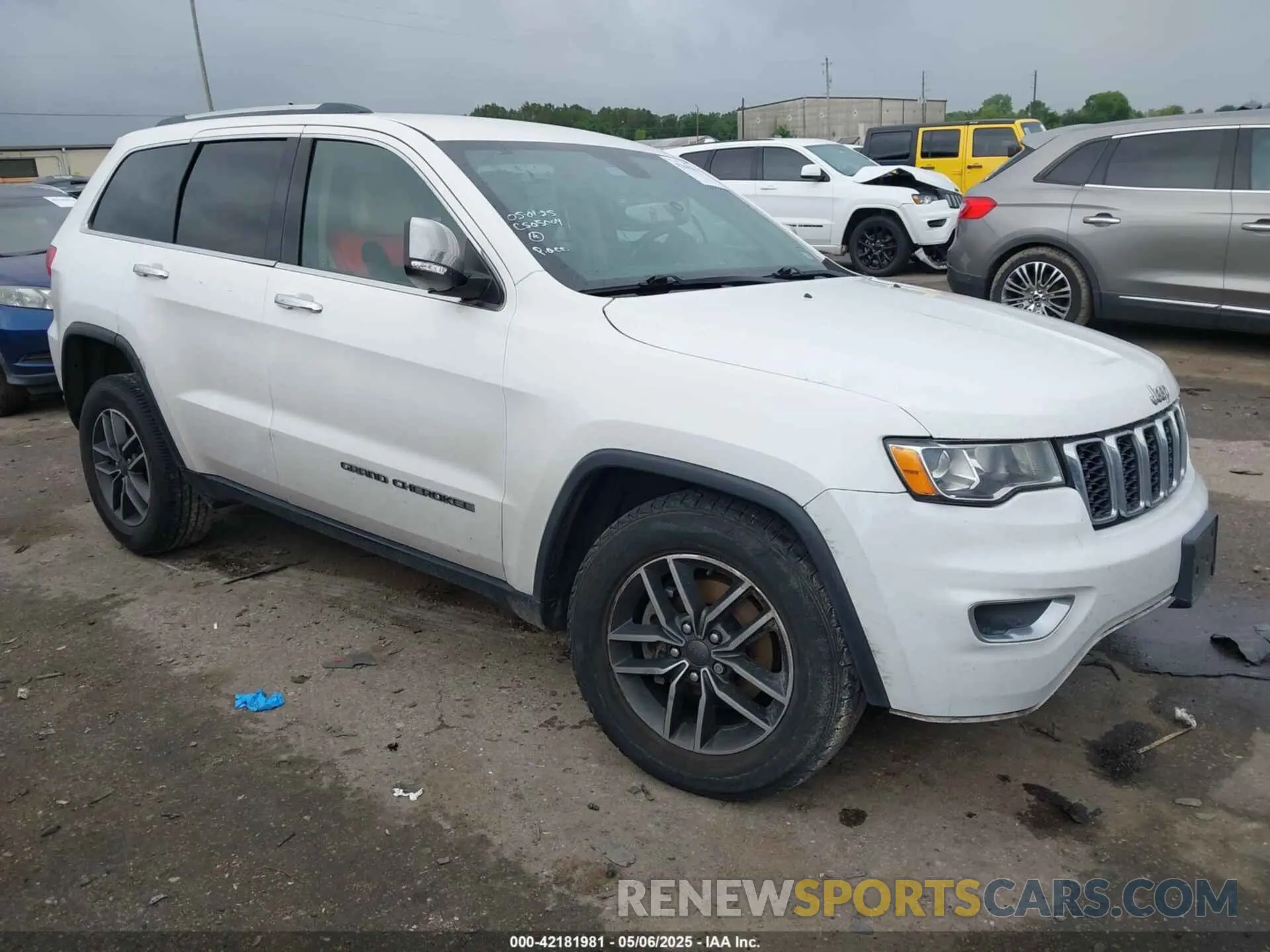 1 Photograph of a damaged car 1C4RJEBG5KC816926 JEEP GRAND CHEROKEE 2019