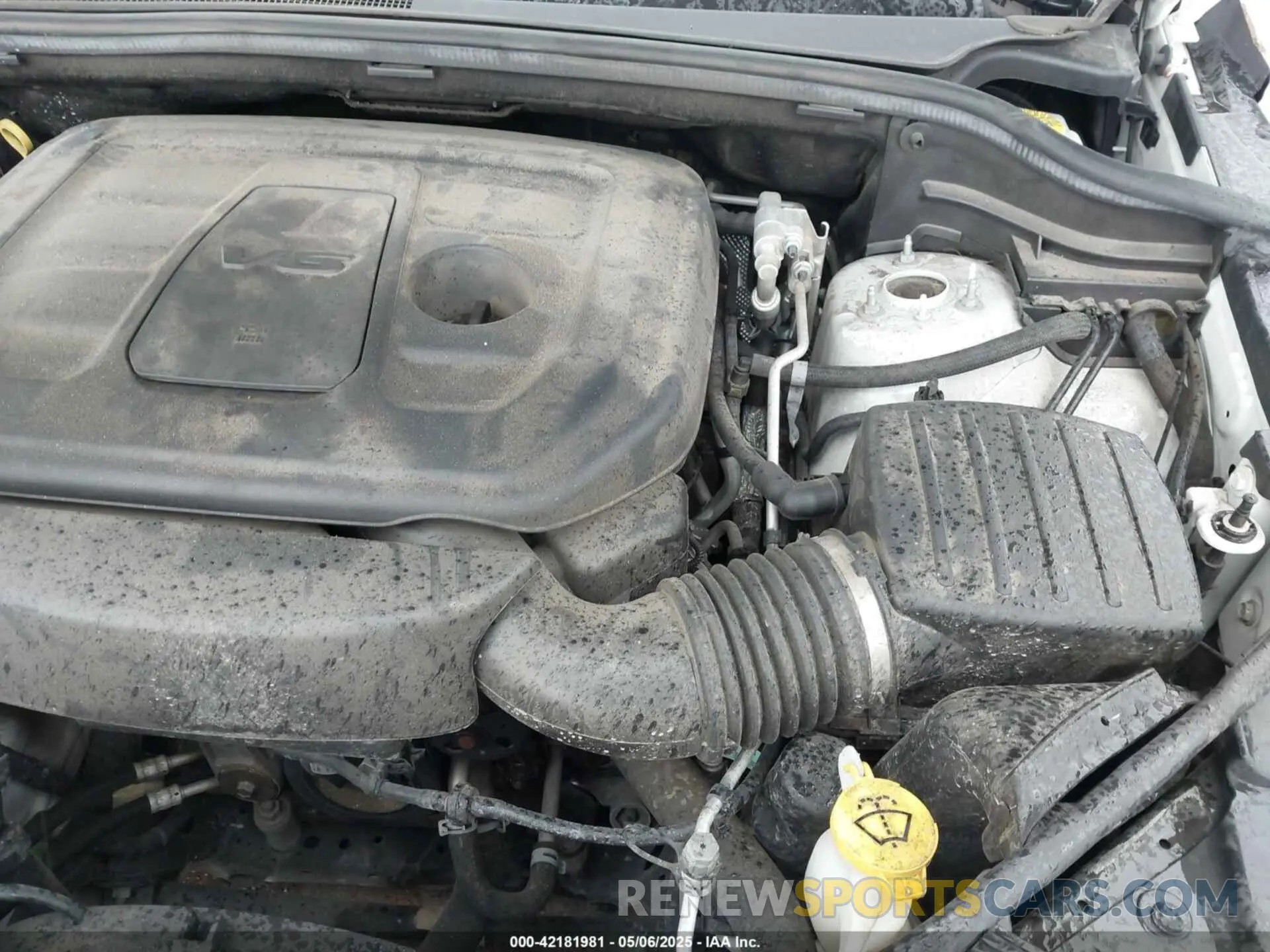 10 Photograph of a damaged car 1C4RJEBG5KC816926 JEEP GRAND CHEROKEE 2019