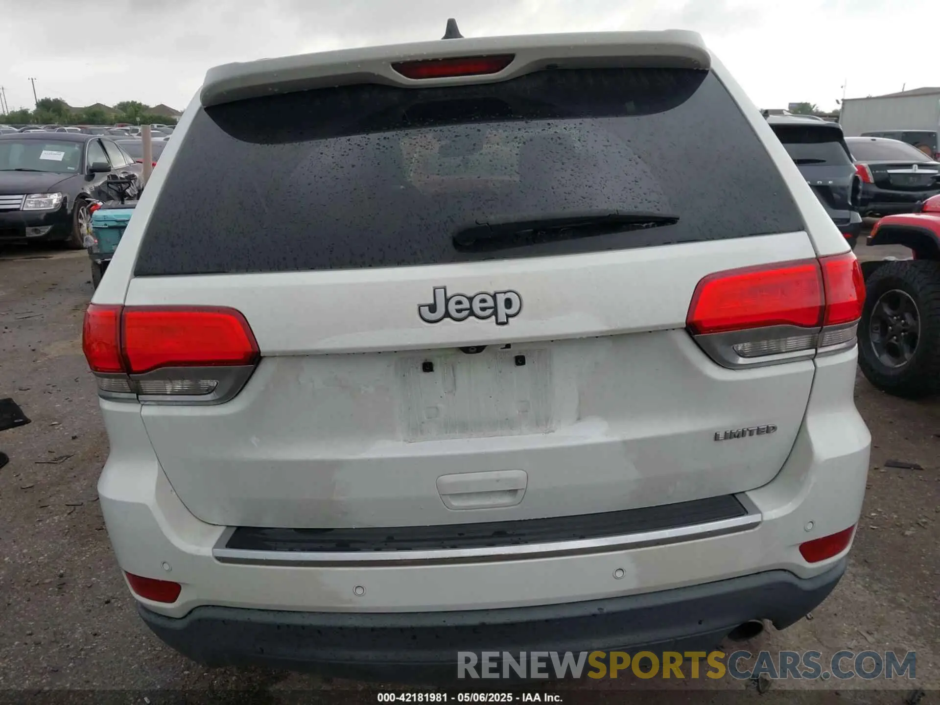 16 Photograph of a damaged car 1C4RJEBG5KC816926 JEEP GRAND CHEROKEE 2019