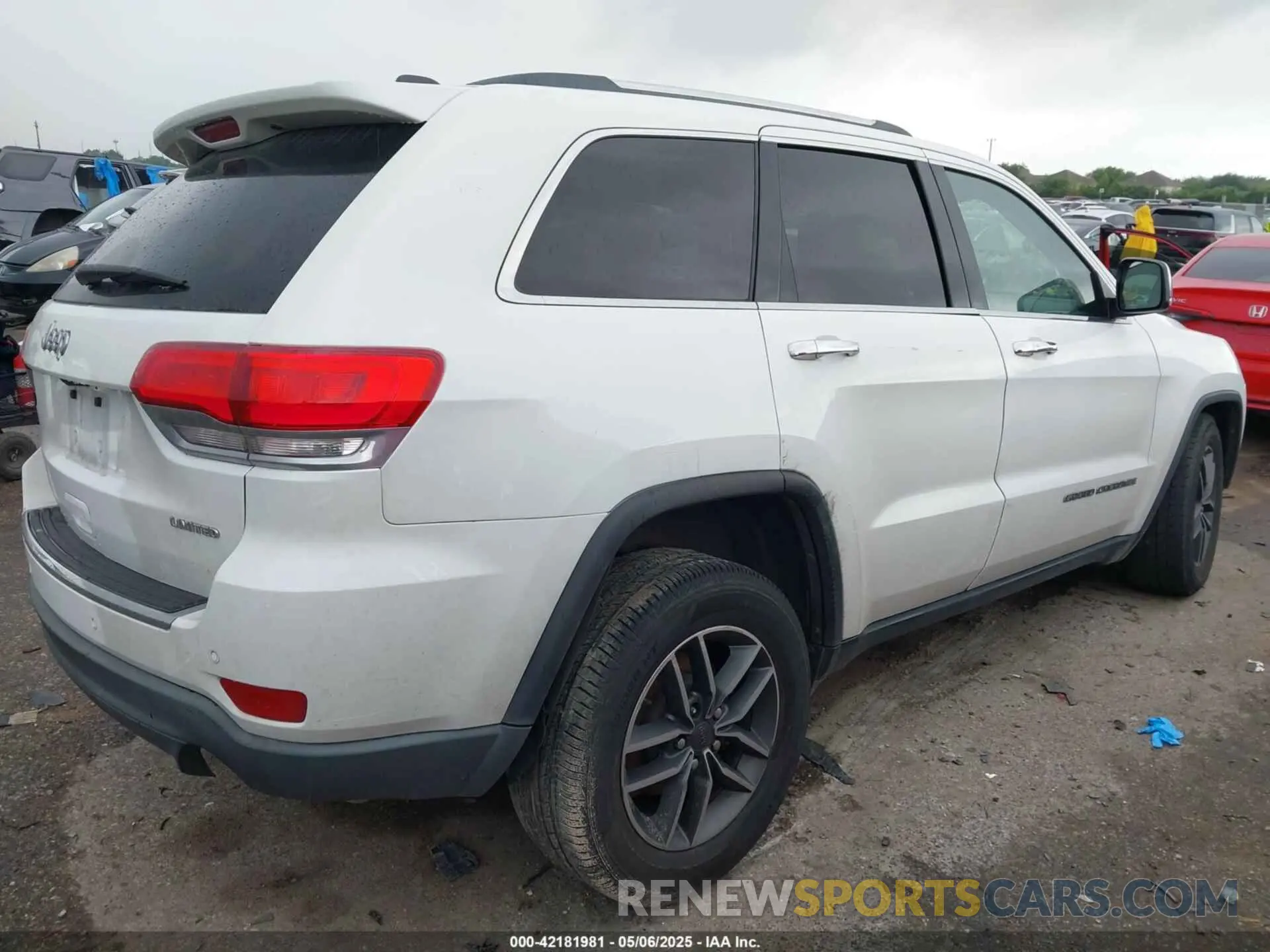 4 Photograph of a damaged car 1C4RJEBG5KC816926 JEEP GRAND CHEROKEE 2019