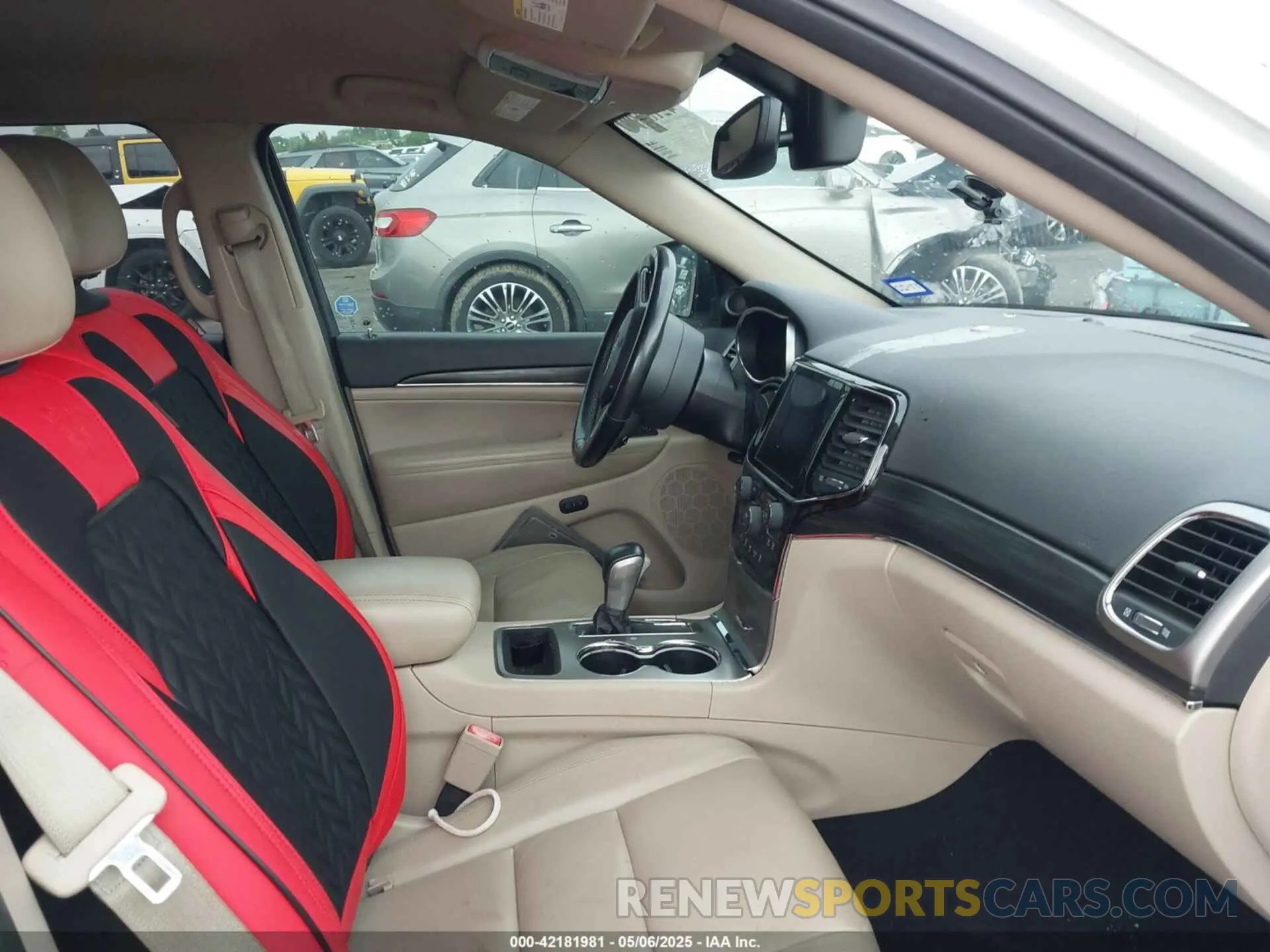 5 Photograph of a damaged car 1C4RJEBG5KC816926 JEEP GRAND CHEROKEE 2019