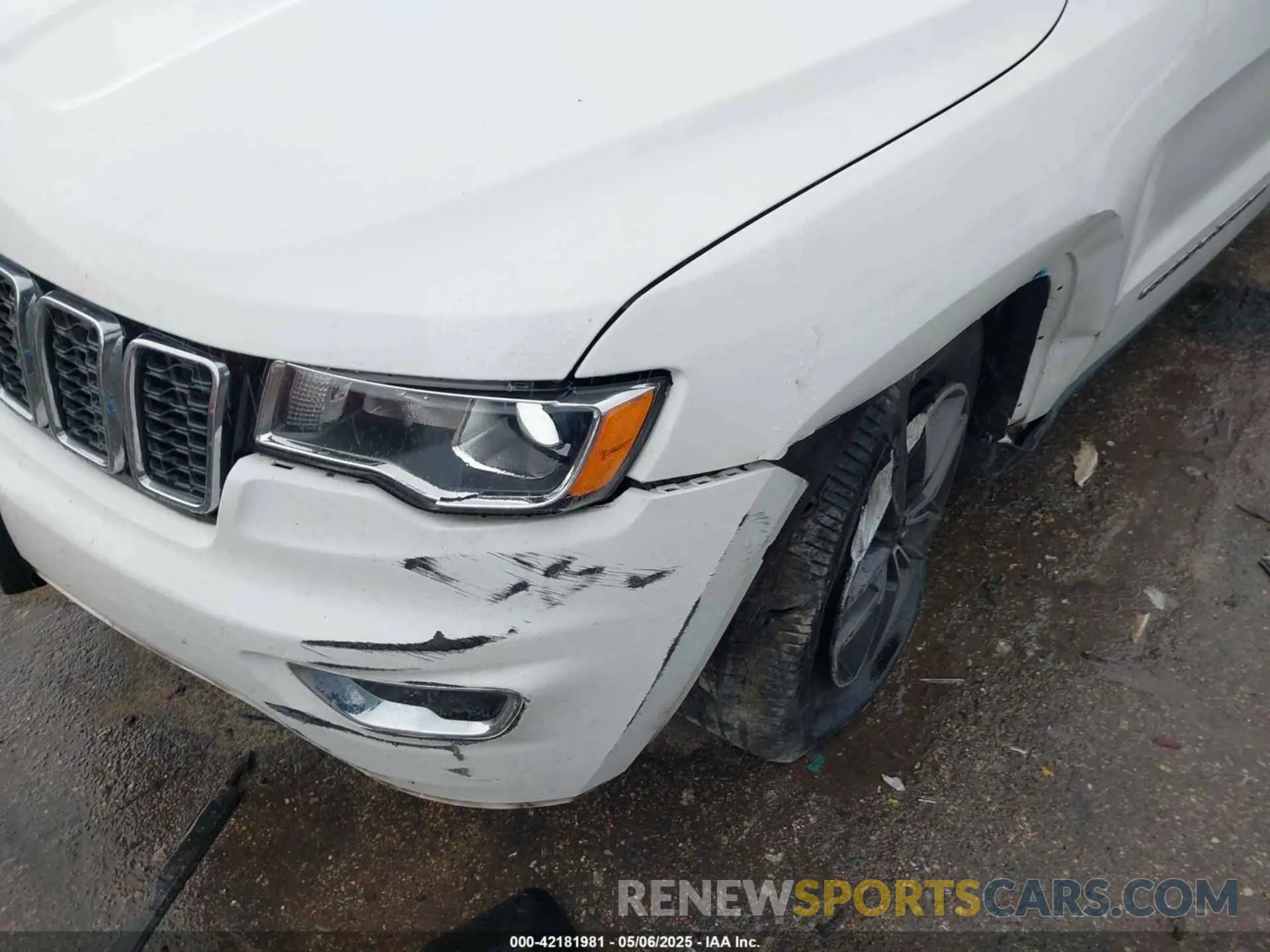 6 Photograph of a damaged car 1C4RJEBG5KC816926 JEEP GRAND CHEROKEE 2019