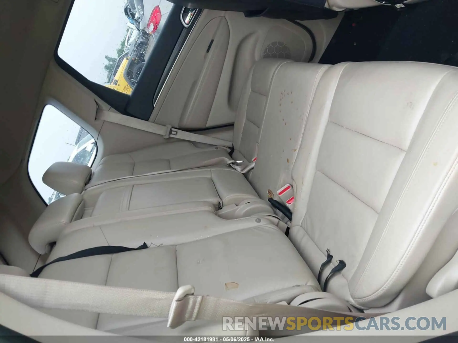 8 Photograph of a damaged car 1C4RJEBG5KC816926 JEEP GRAND CHEROKEE 2019
