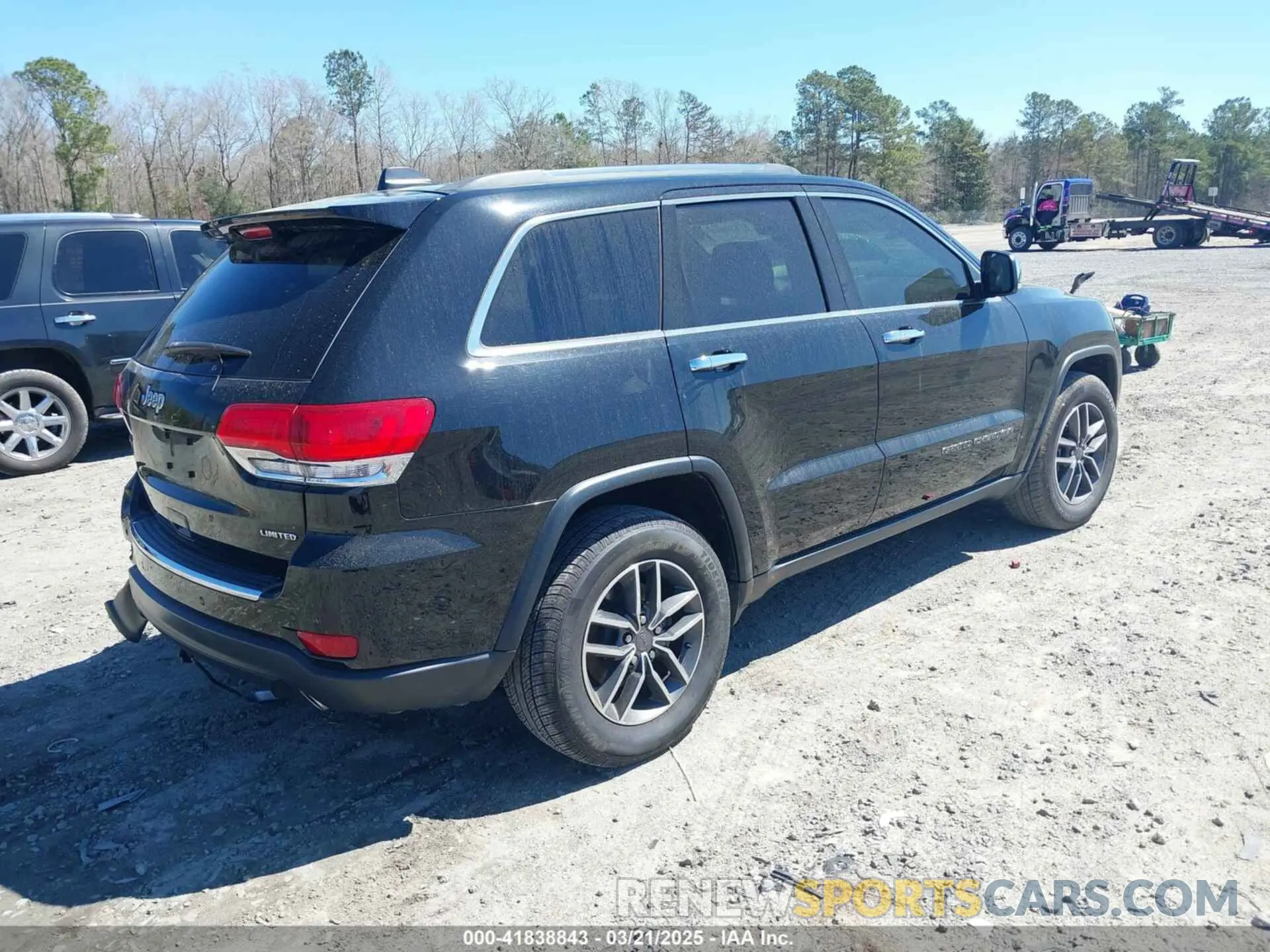 4 Photograph of a damaged car 1C4RJEBG6KC698028 JEEP GRAND CHEROKEE 2019